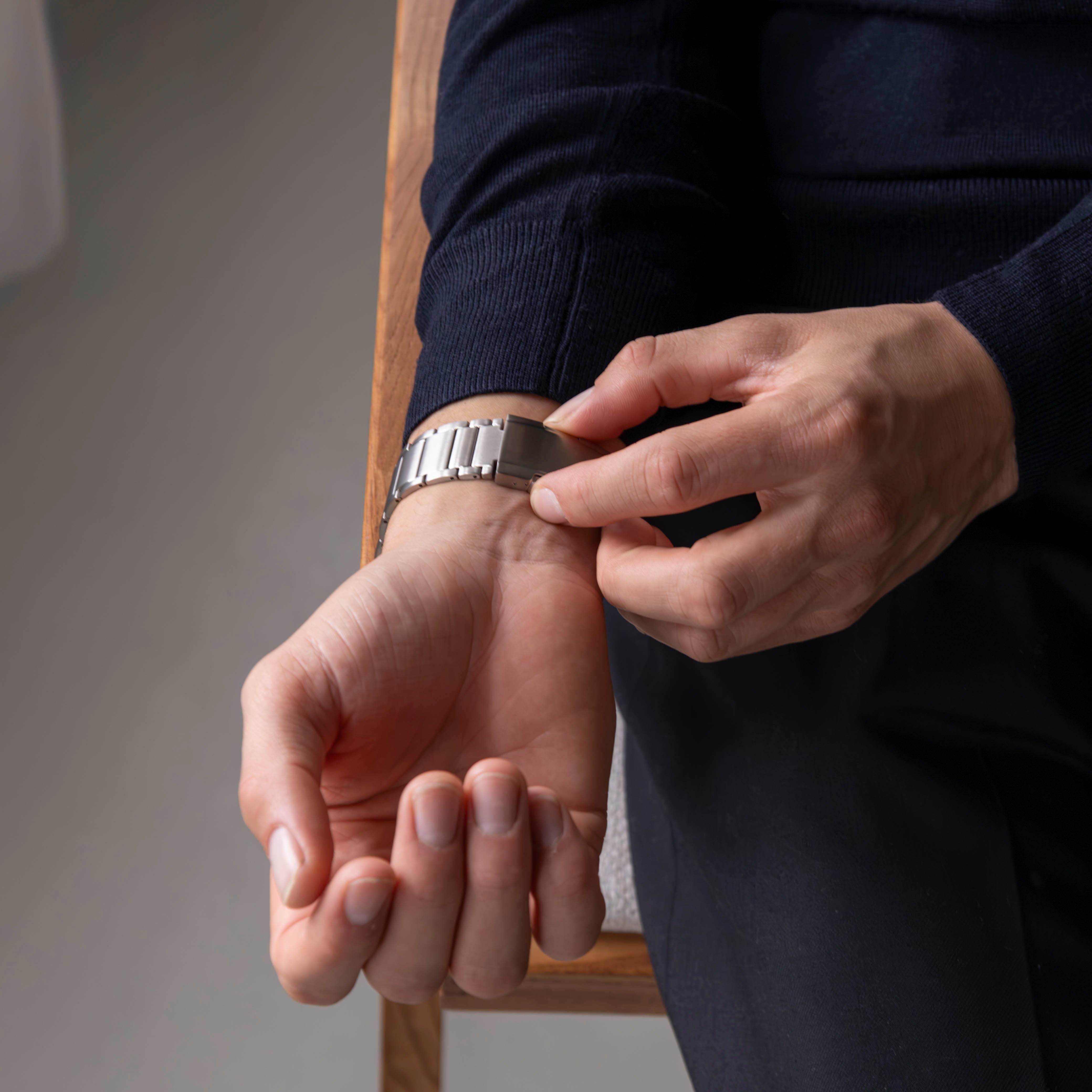 Samsung Galaxy Watch Ultra titanium band (zilver)