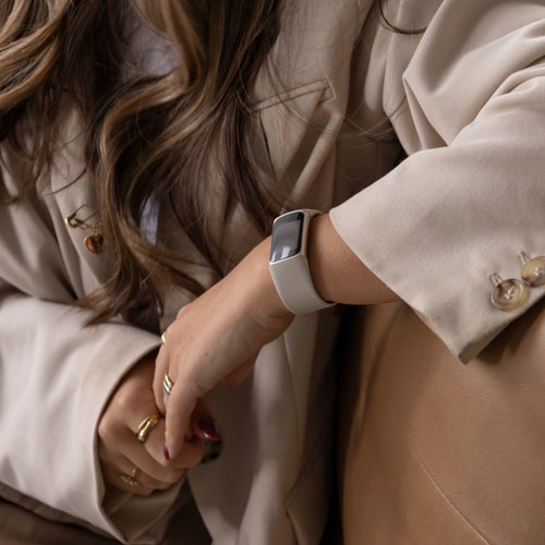 Fitbit Charge 6 siliconen bandje (zand wit)