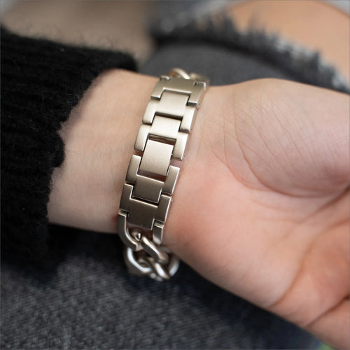Steel Chain Strap, starlight, lifestyle photo