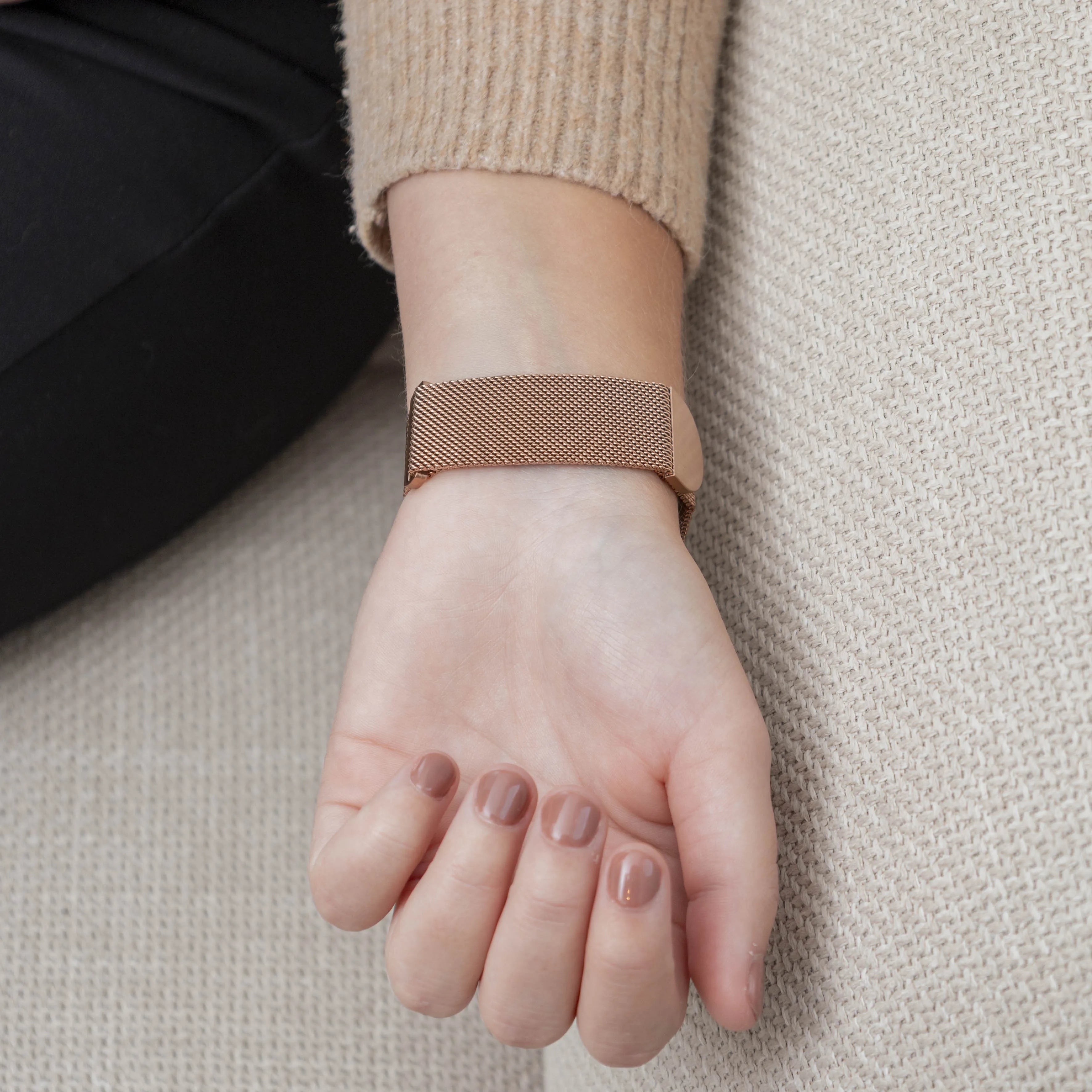 Fitbit Versa 4 Milanese band (rosé goud)