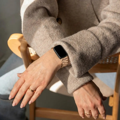 Steel Strap, champagne, lifestyle photo