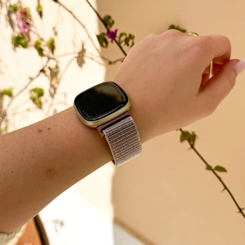 Fitbit Versa 3 nylon bandje (pink sand)