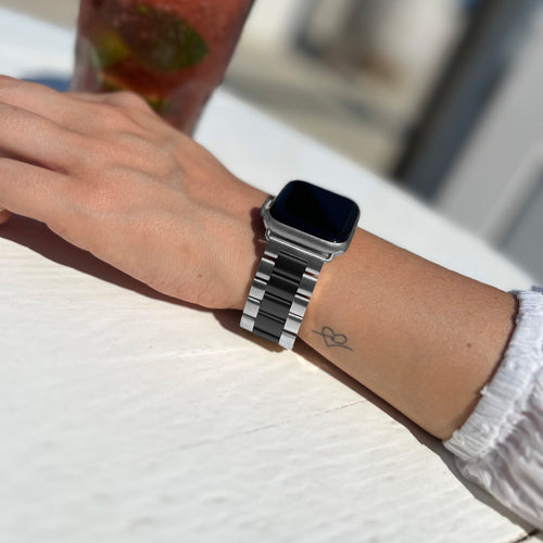 aw-stalen-band-sfeerfoto-zilver-zwart