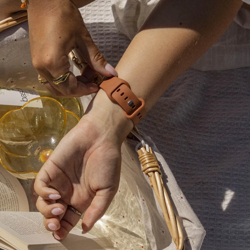 xoxo Wildhearts Apple Watch siliconen bandje (bruin)