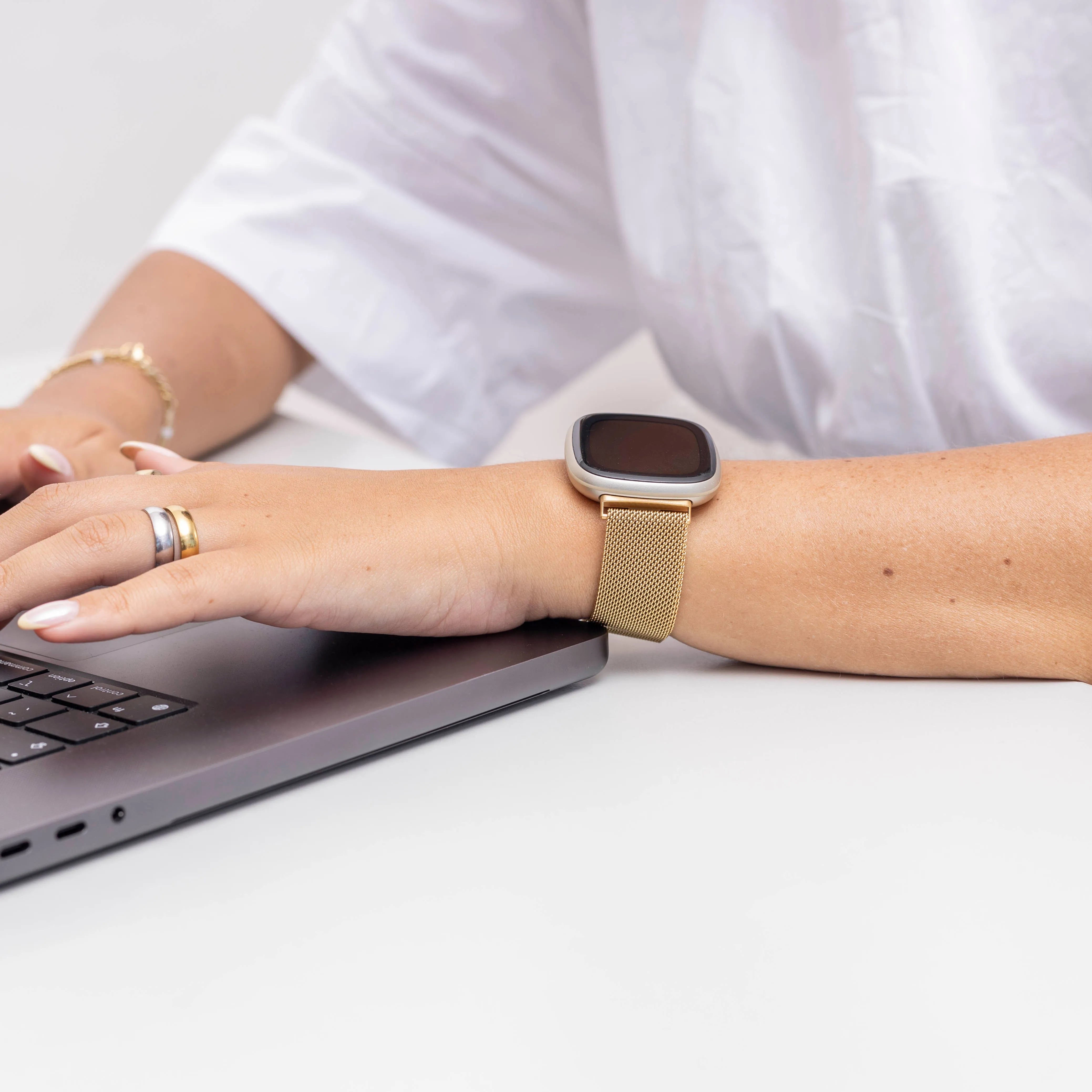 Fitbit Versa 3 Milanese band (goud)