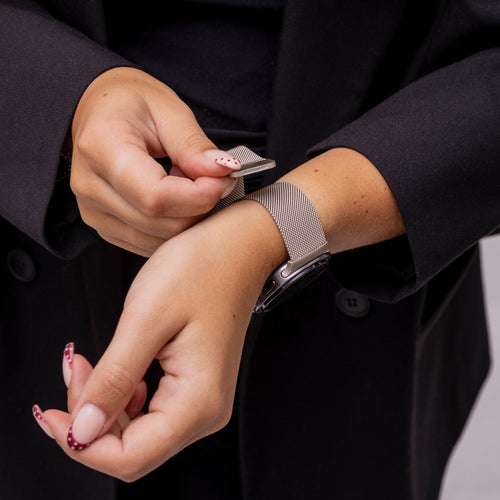 Samsung Galaxy Watch 8 - 44mm Milanese band (sterrenlicht)
