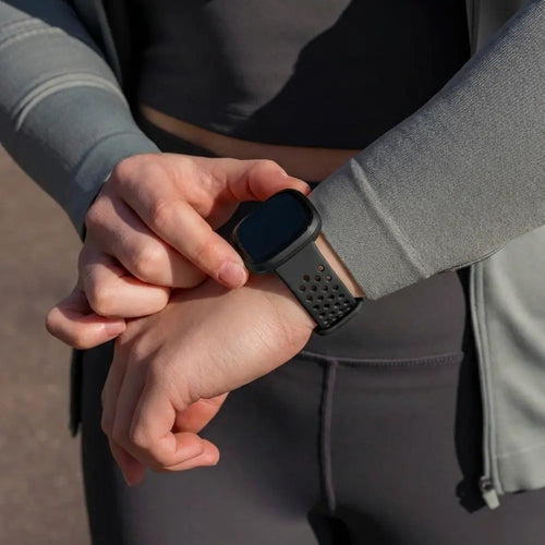 Bandz Fitbit Versa 4 Sport Strap 'Sport Air' (Black)