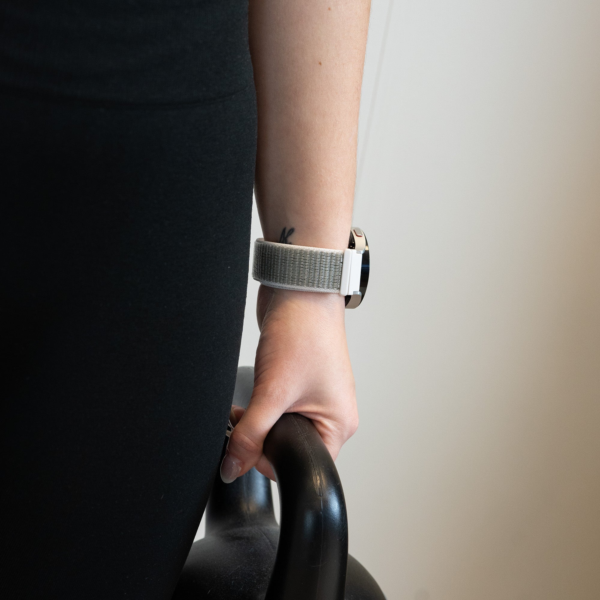 Bandz Garmin Vivomove Trend nylon loop band (grijs)