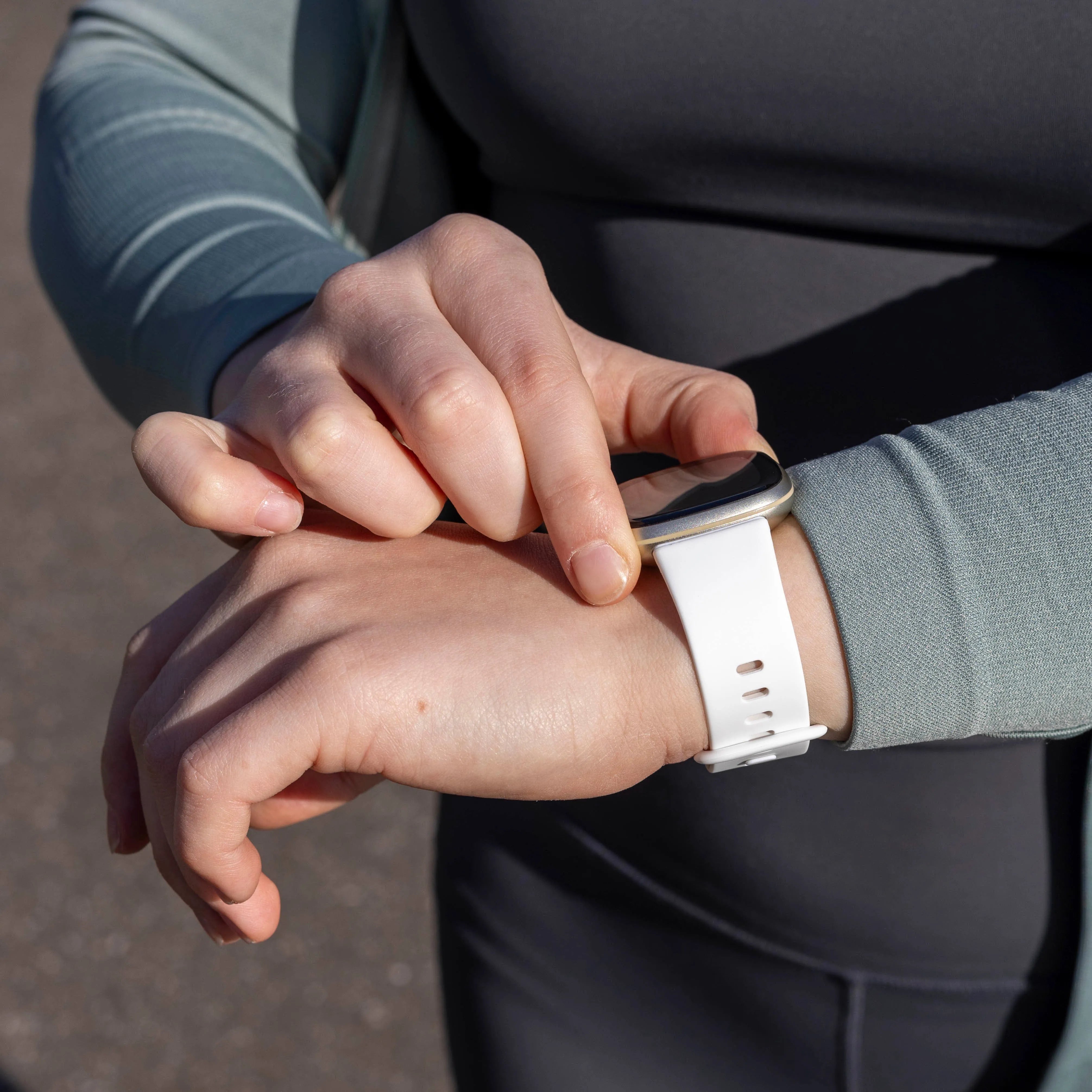 Fitbit Sense siliconen classic bandje (wit)