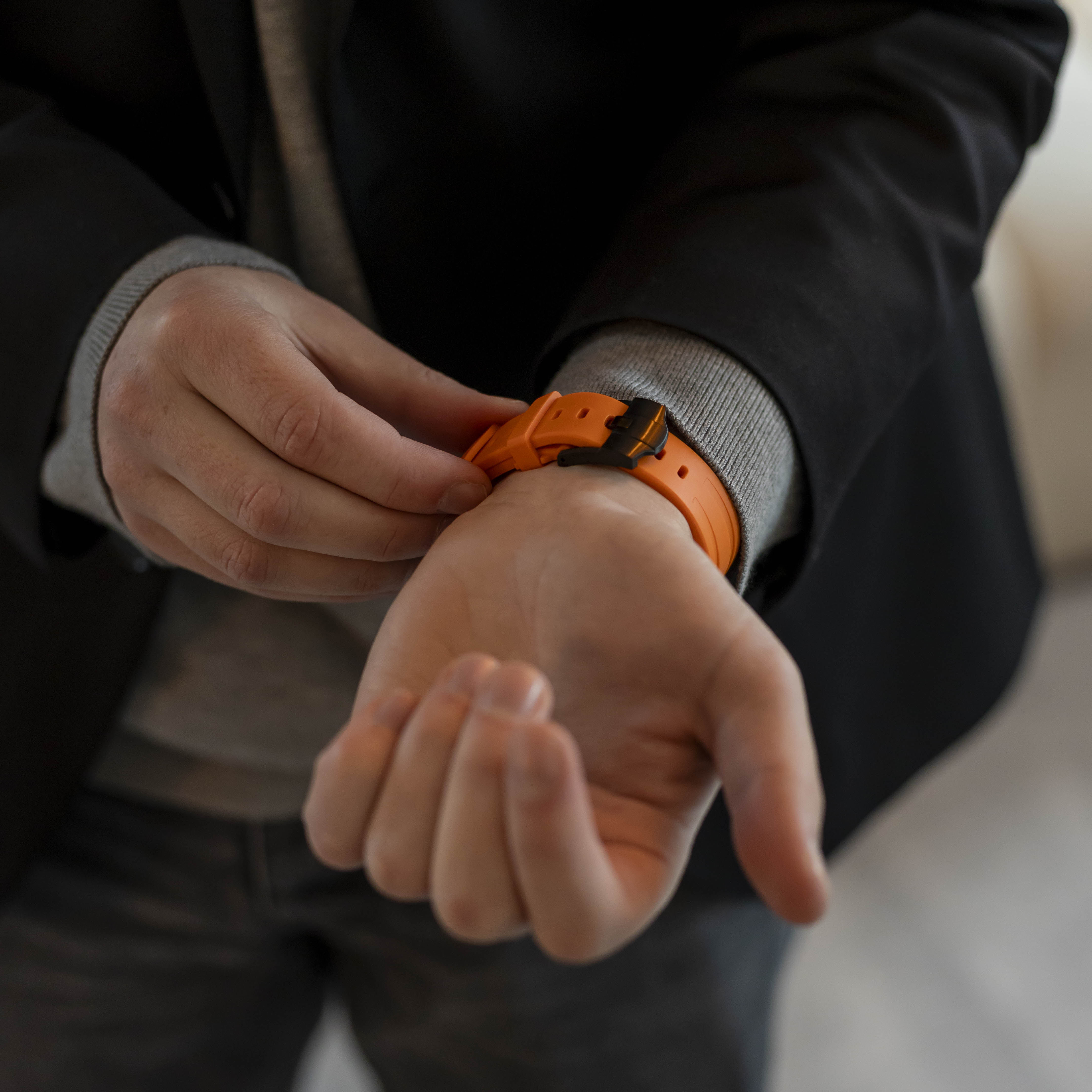 Bandz Samsung Galaxy Watch Ultra 2 siliconen band 'Luxe Liquid' (zwart met zwart)