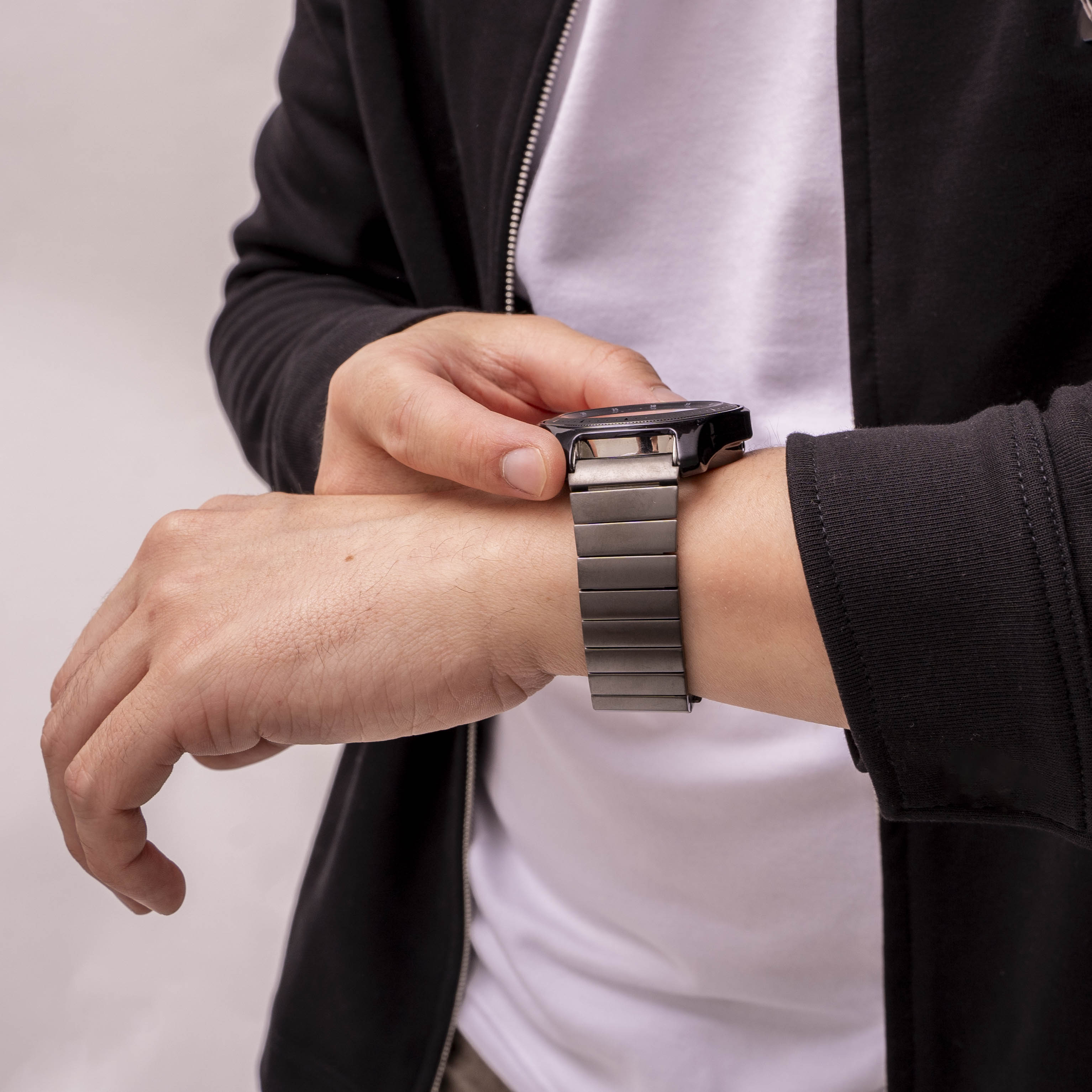 Samsung Galaxy Watch 46mm luxe titanium bandje (grafiet)