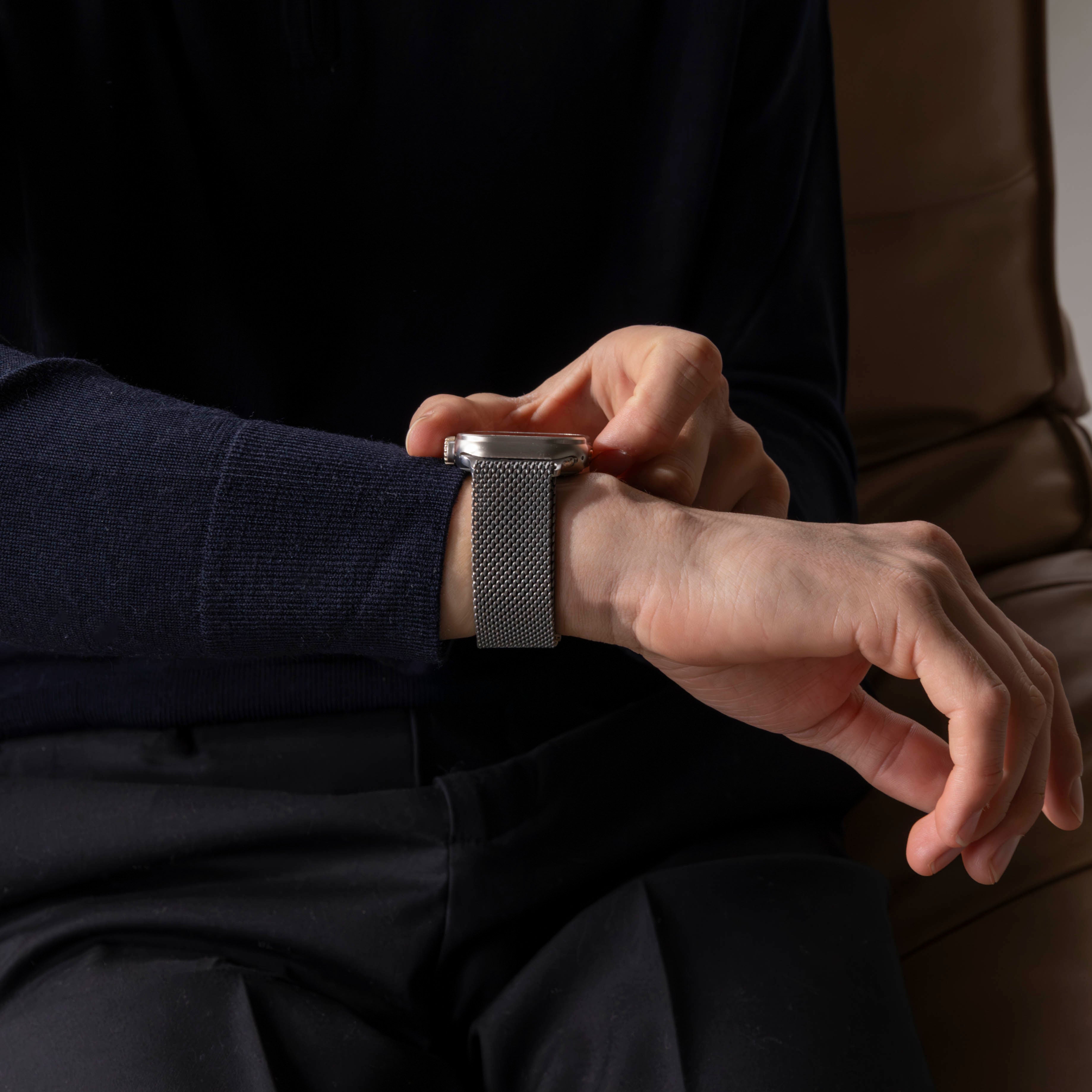 Apple Watch Ultra titanium milanese band (zilver)