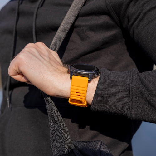 Bandz Garmin Instinct 3 - 50mm Silicone Strap with Buckle (Orange)