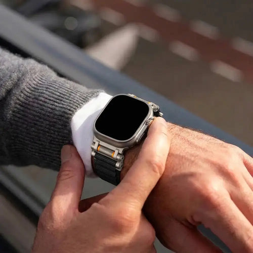 Bandz Apple Watch Ultra nylon band 'Explorer' (zwart met titanium)
