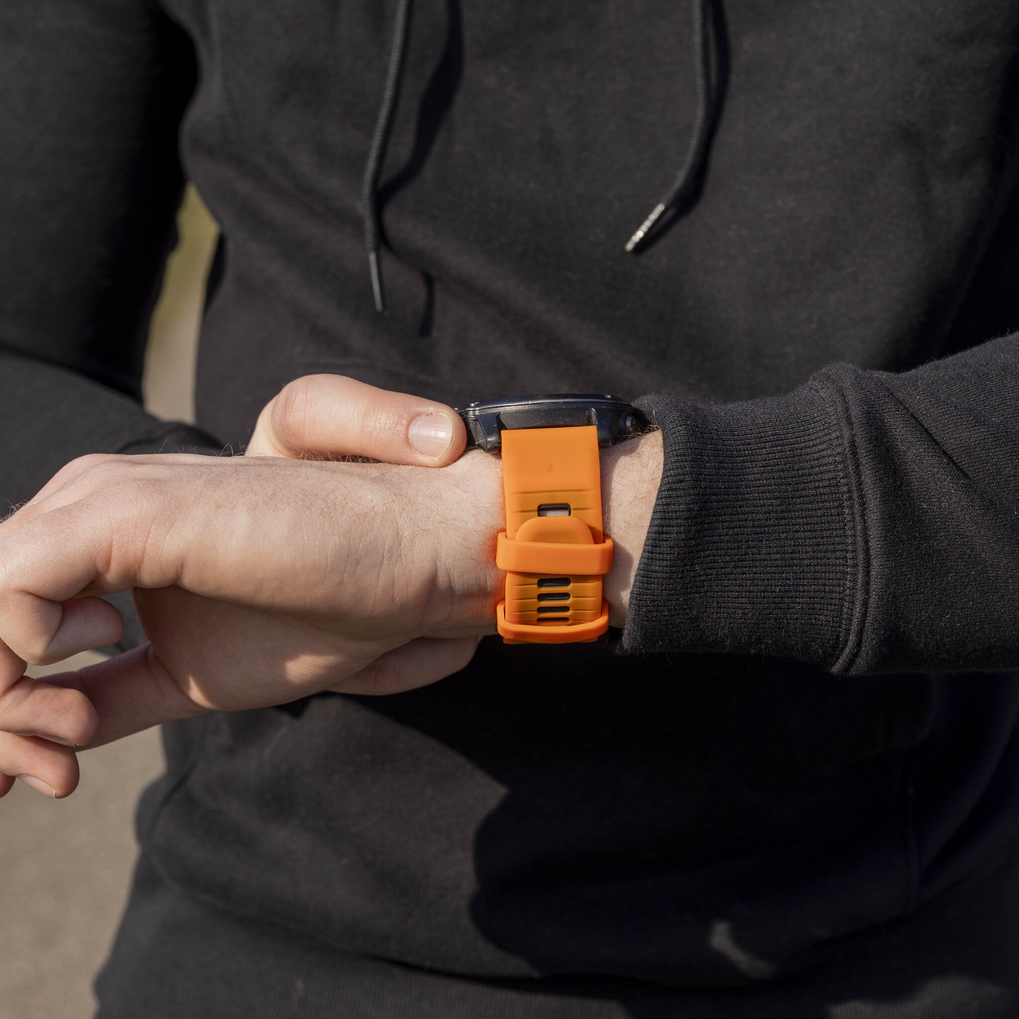 Garmin Fenix 8 Pro - 51mm sport gesp band (oranje/zwart)