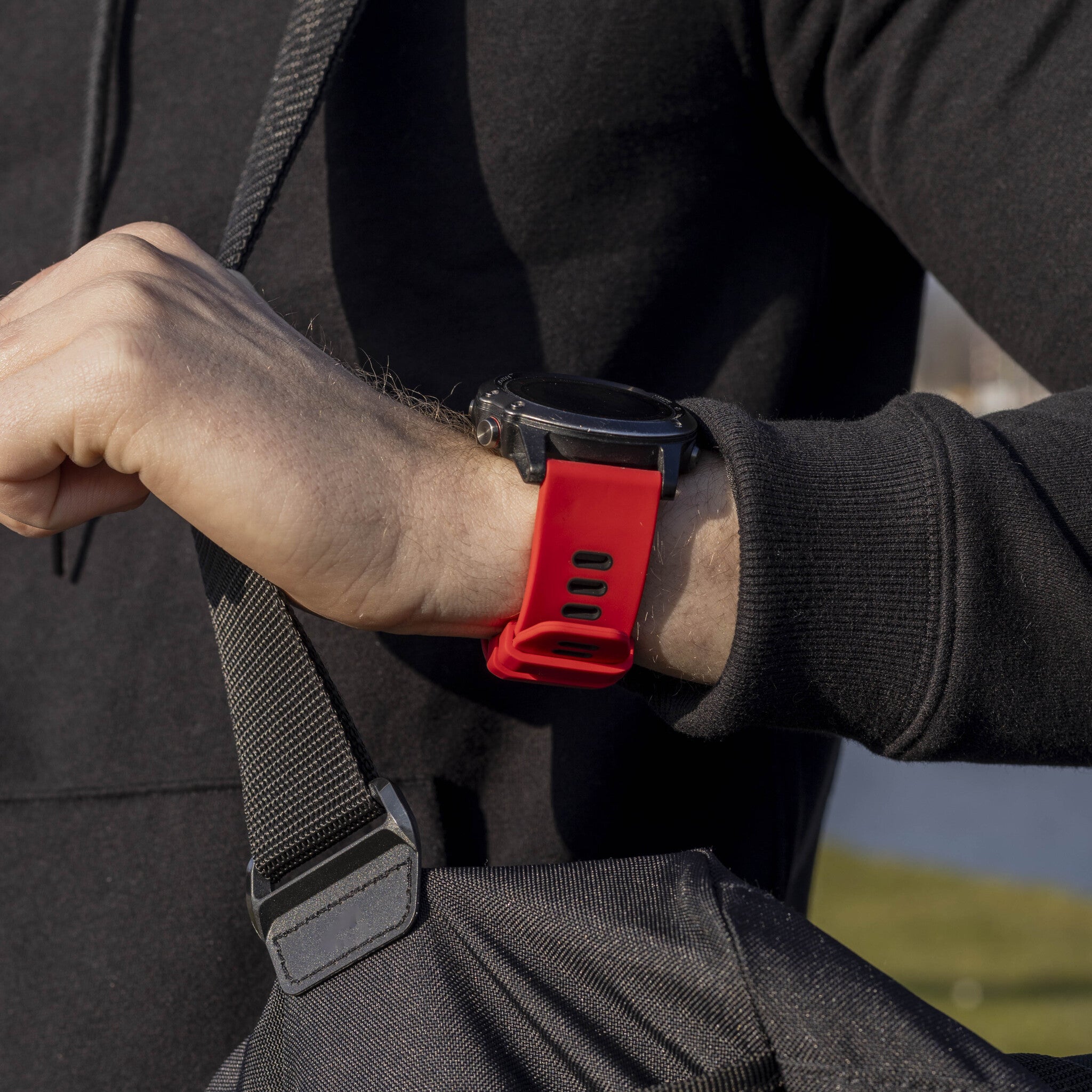 Garmin Fenix 8 Pro - 51mm sport gesp band (rood/zwart)