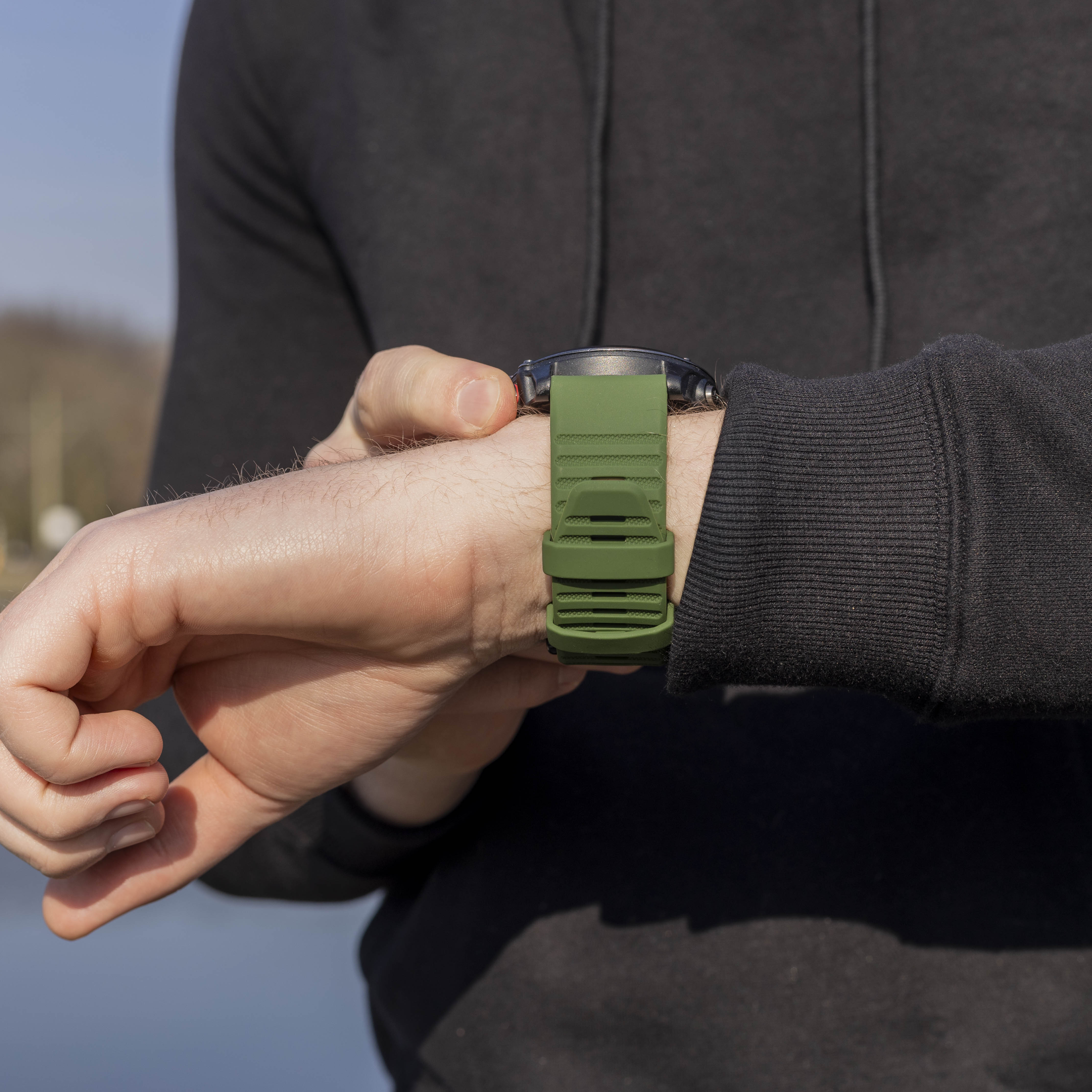 Bandz Garmin Fenix 7x Buckled Silicone Strap (Dark Green)