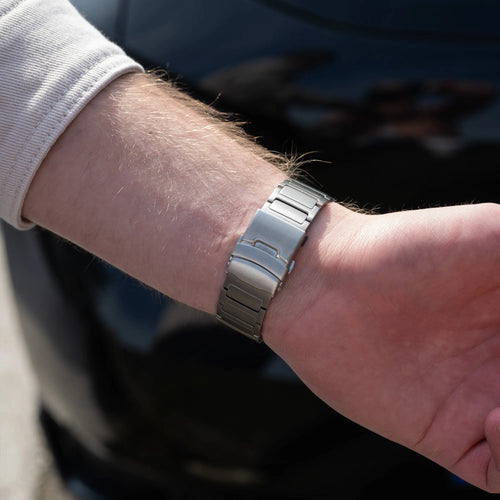Titanium Strap H-Type, silver, lifestyle photo