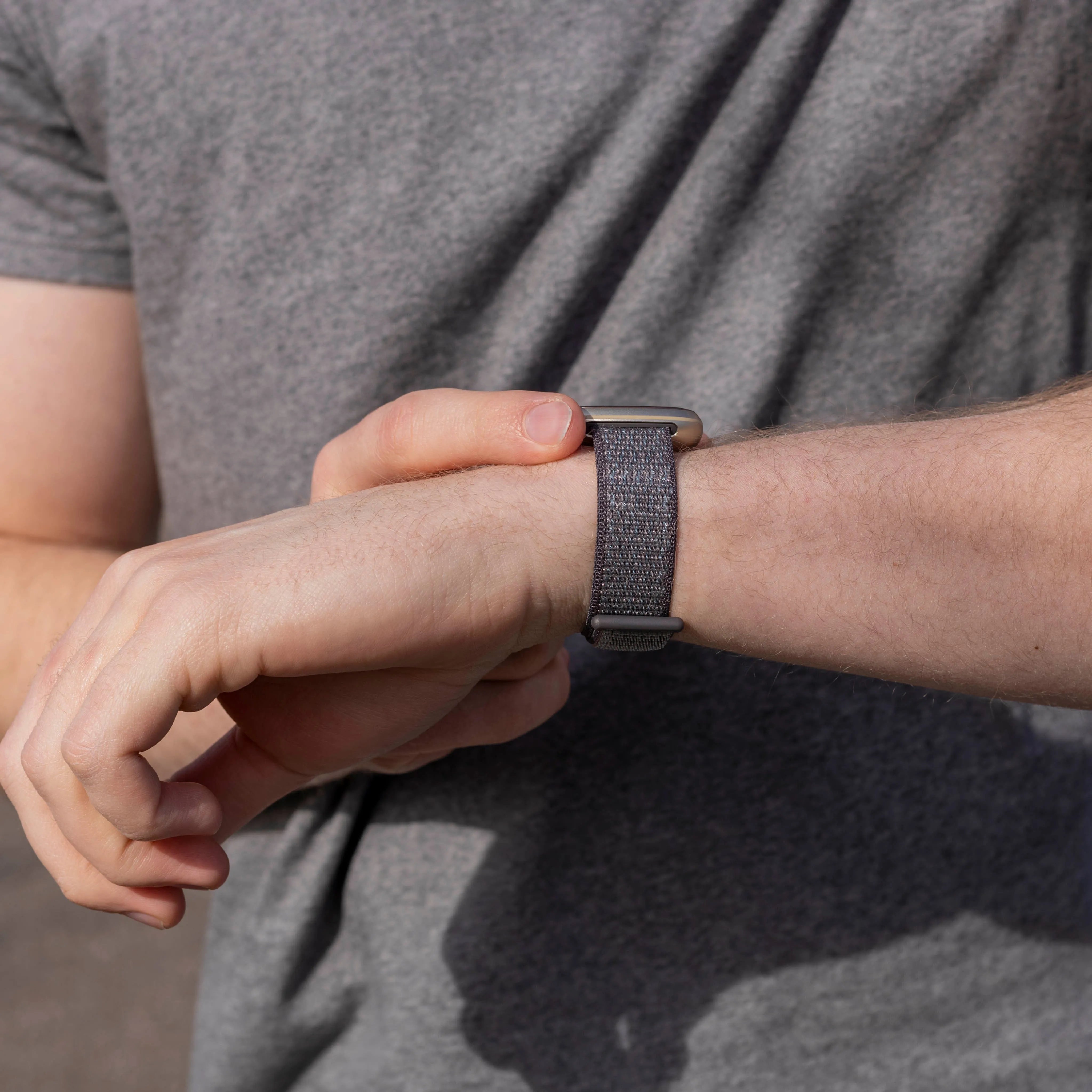 Fitbit Sense nylon bandje (grijs-groen)