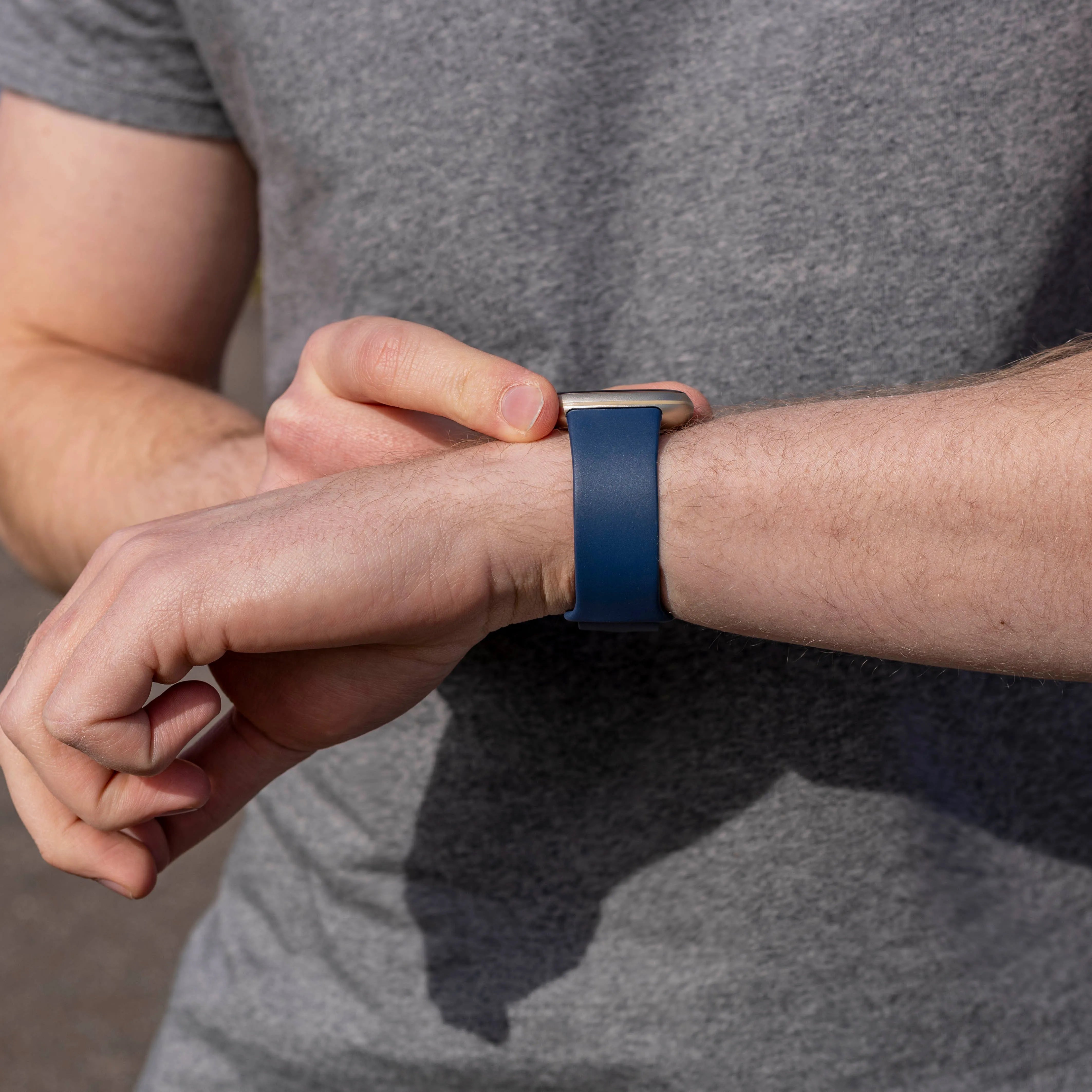 Fitbit Sense 2 siliconen classic bandje (donkerblauw)