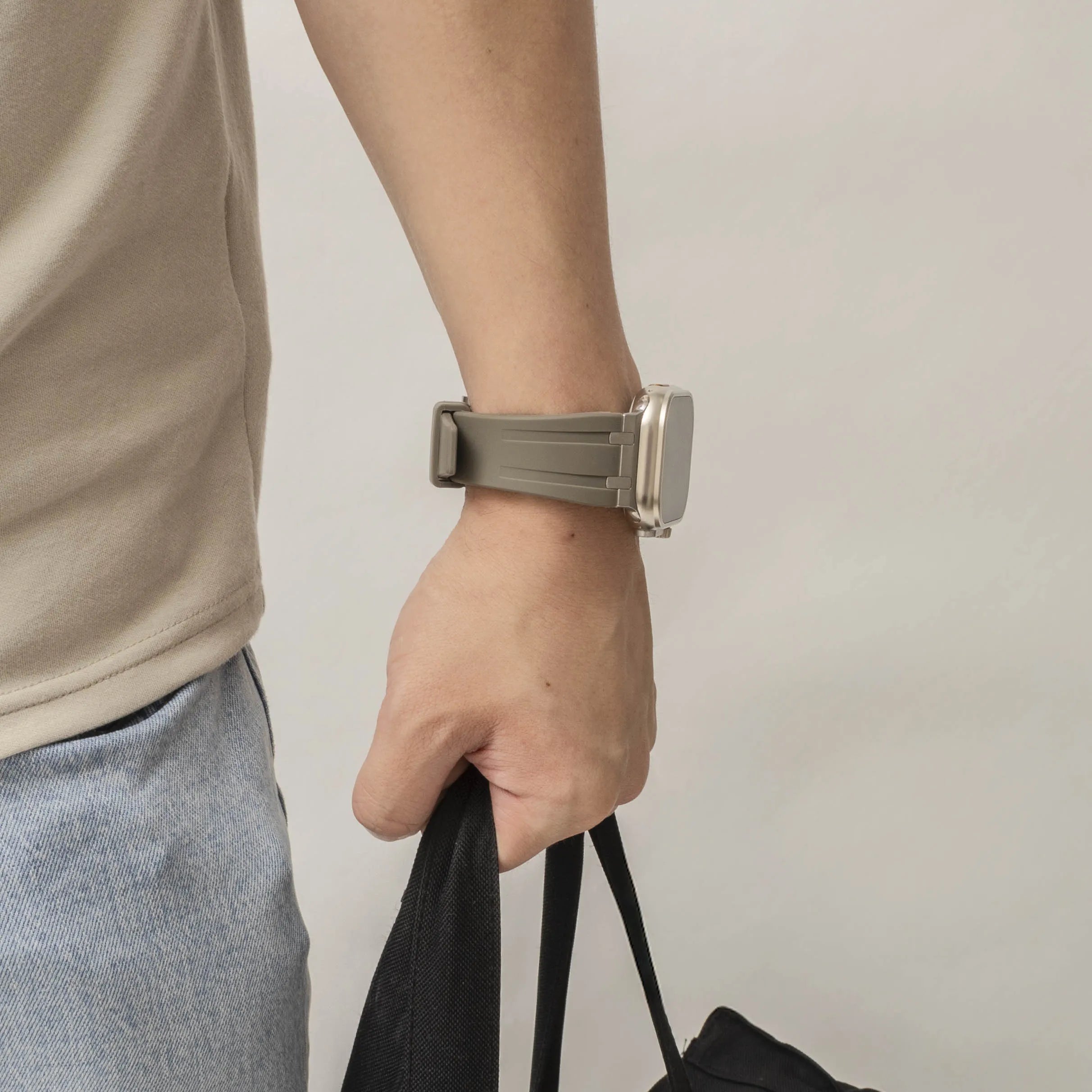 Bandz Apple Watch siliconen band 'Luxe Liquid' (bruin met titanium)