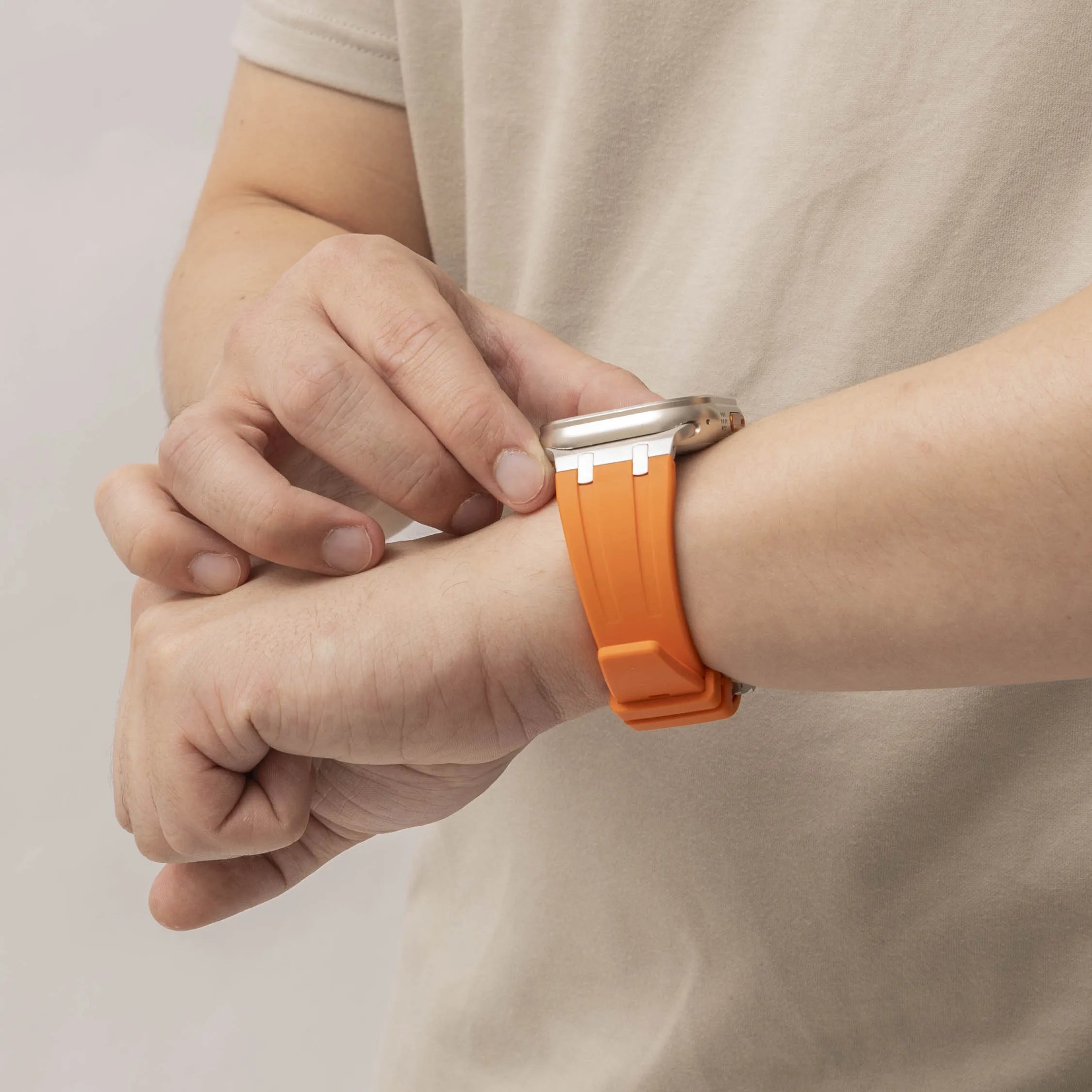 Apple Watch luxe liquid silicone band (oranje met titanium)