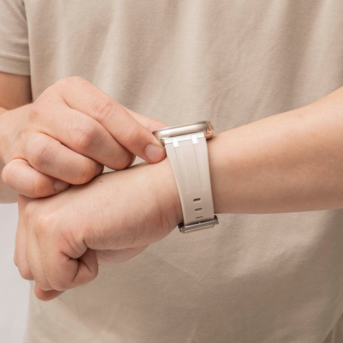 Bandz Apple Watch Ultra siliconen band 'Luxe Liquid' (beige met titanium)