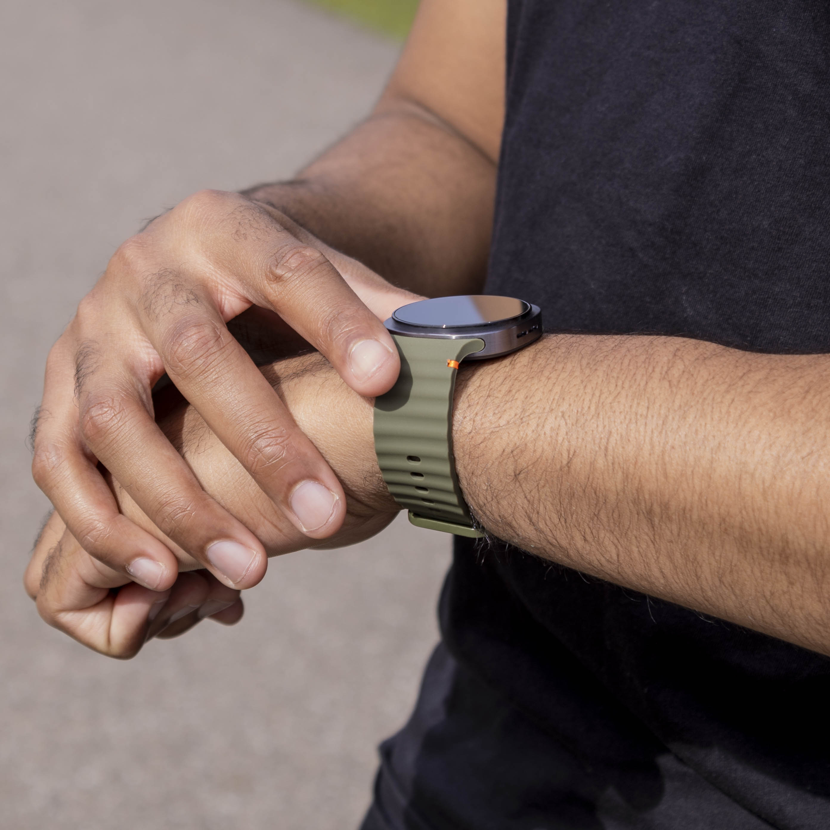  Samsung Galaxy Watch 8 Classic wave siliconen bandje (legergroen)
