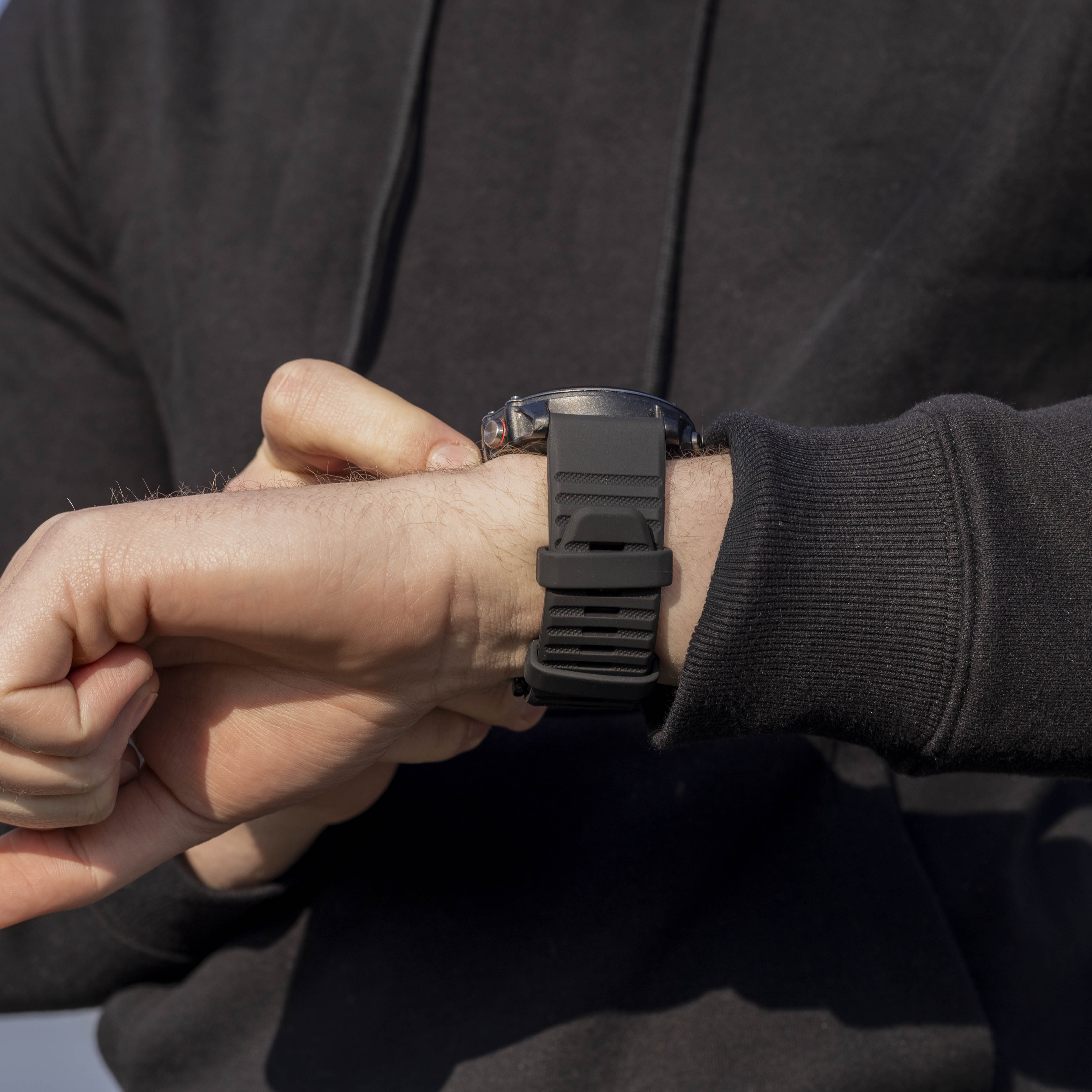 Bandz Garmin Quatix 3 / 6x / 7x Solar siliconen band met gesp (zwart)