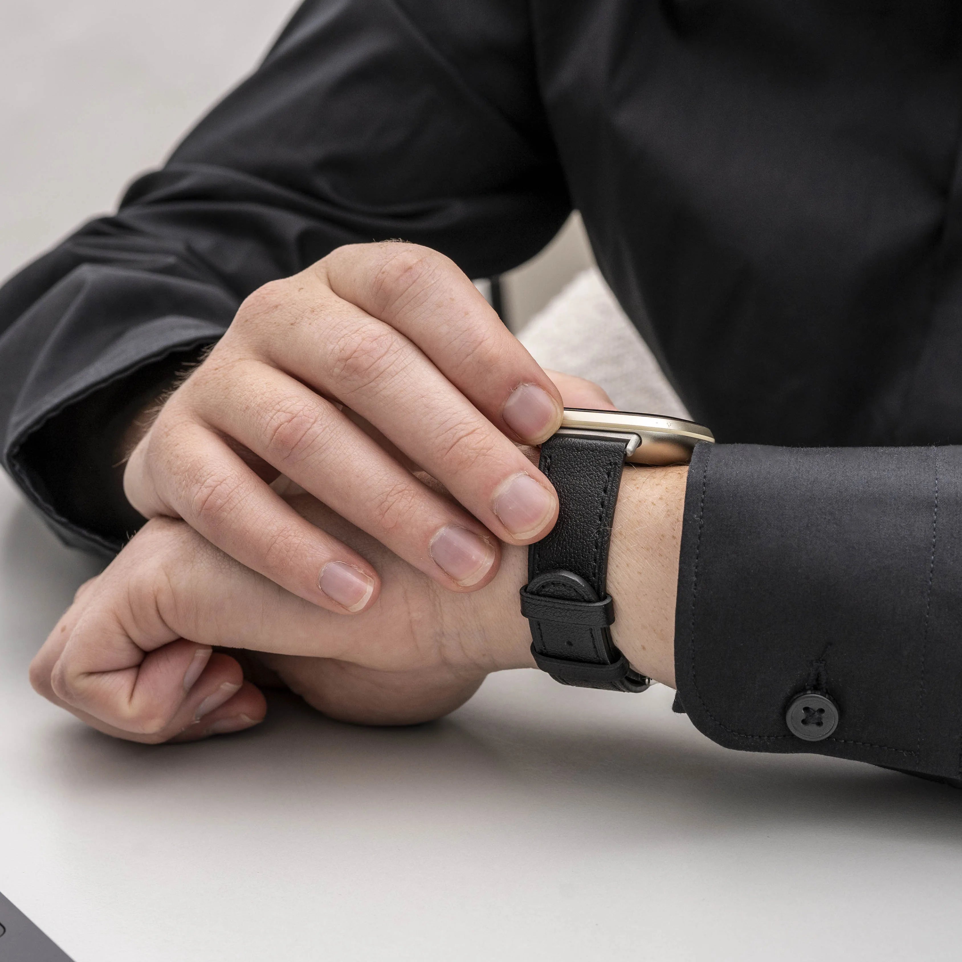 Fitbit Versa 3 bandje leer (strak zwart)