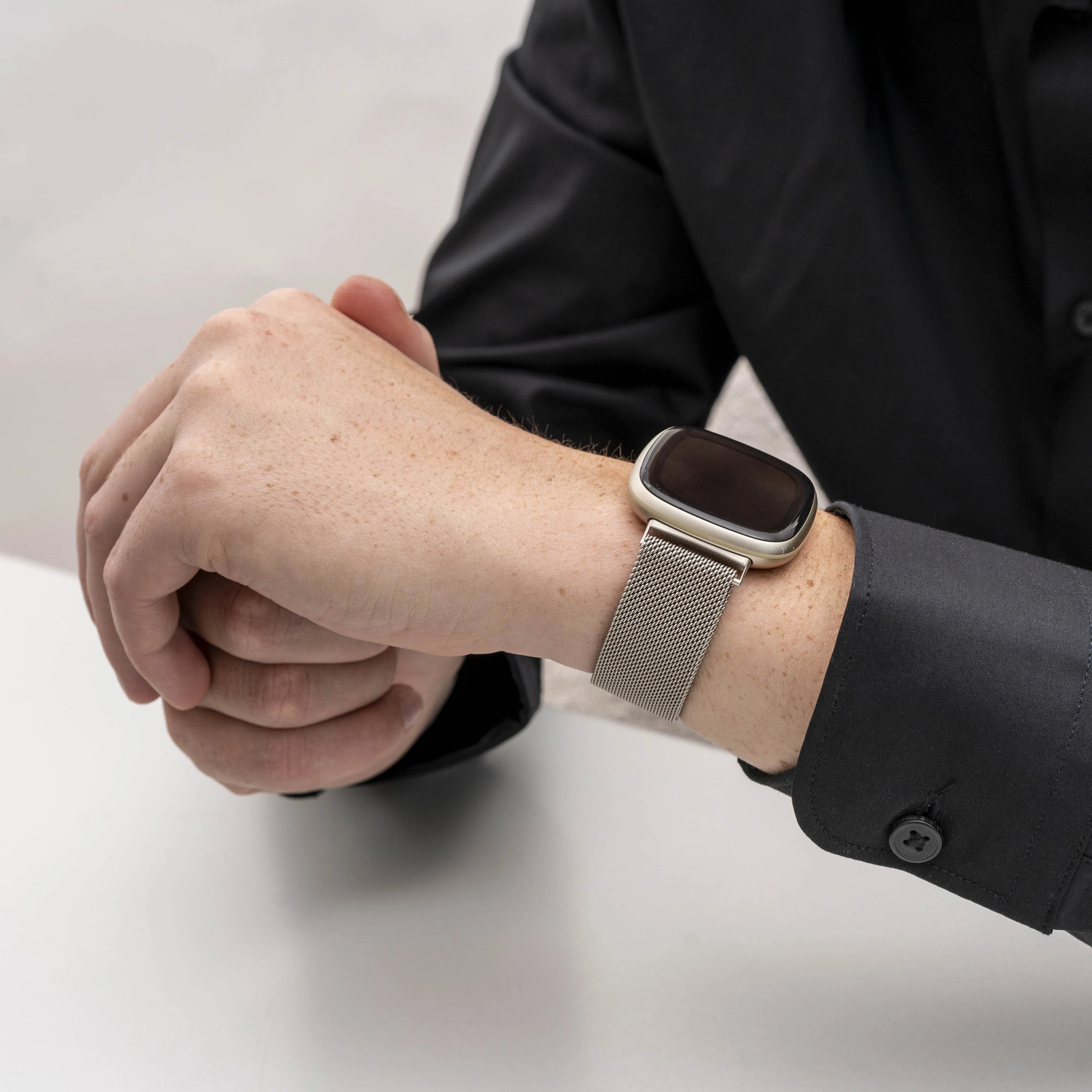 Fitbit Versa 3 Milanese band (sterrenlicht)