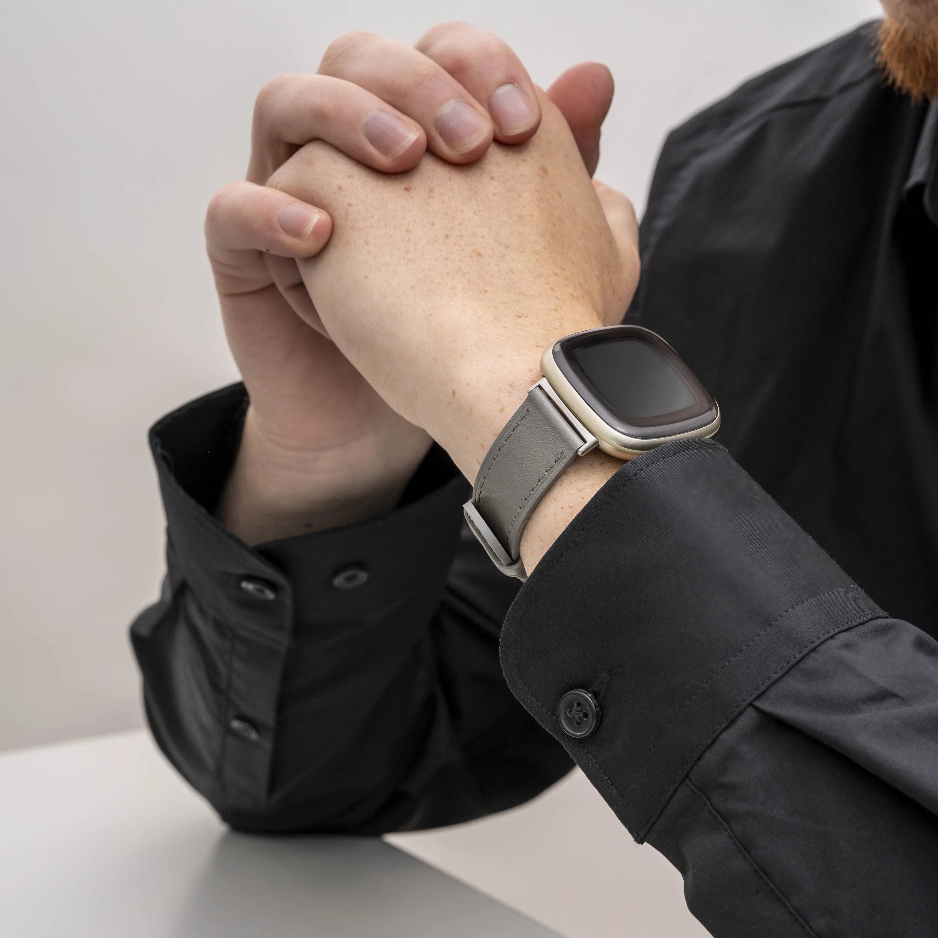 Fitbit Sense bandje leer (grijs)