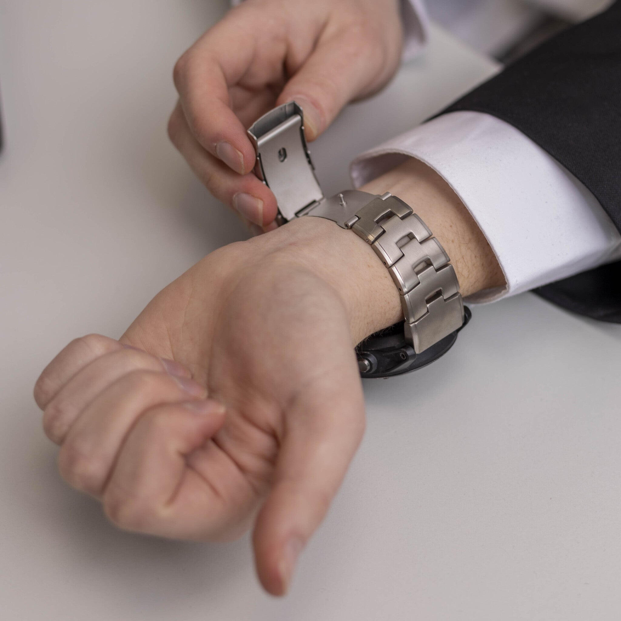 Amazfit T-Rex Ultra 2 titanium band (zilver)