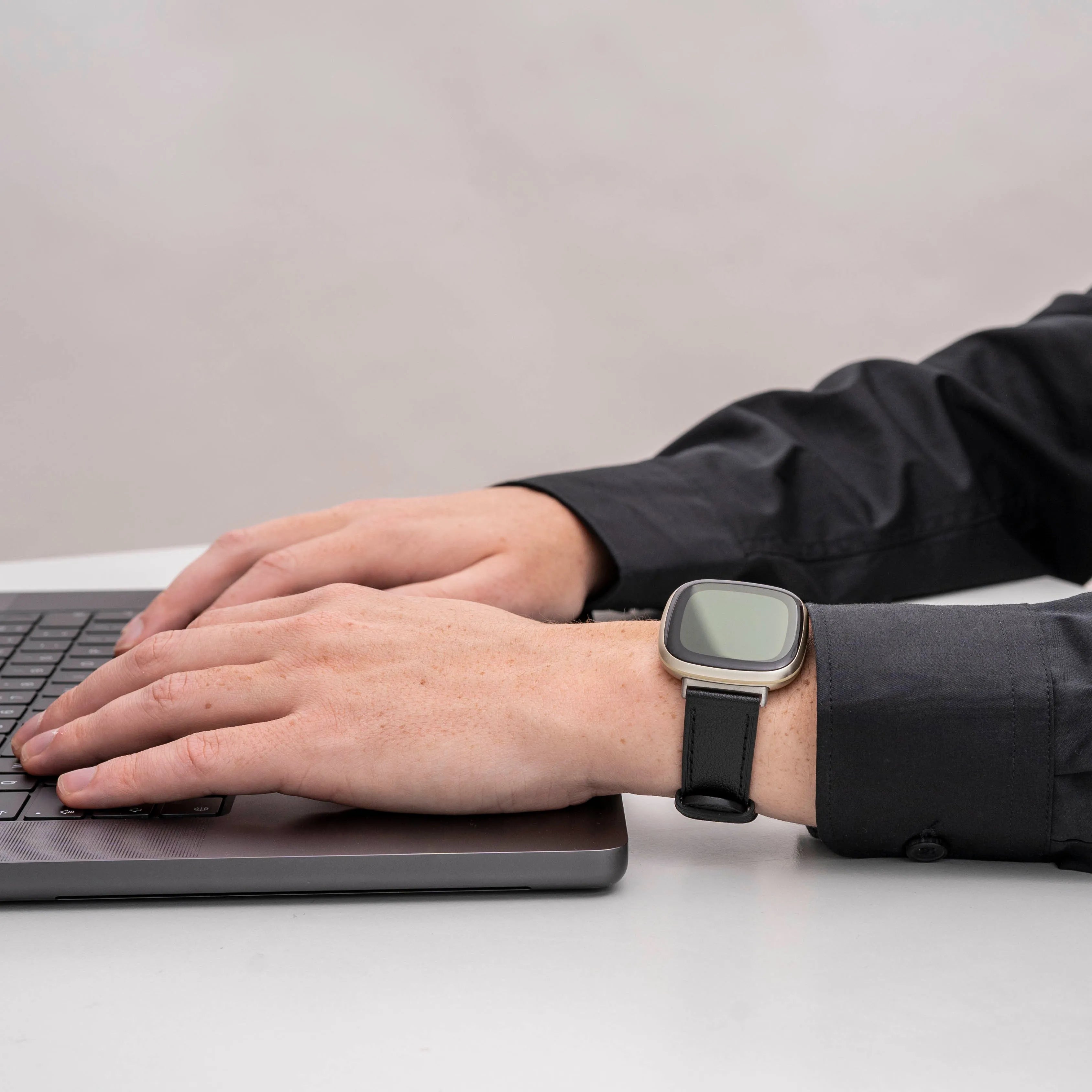 Fitbit Versa 3 bandje leer (strak zwart)