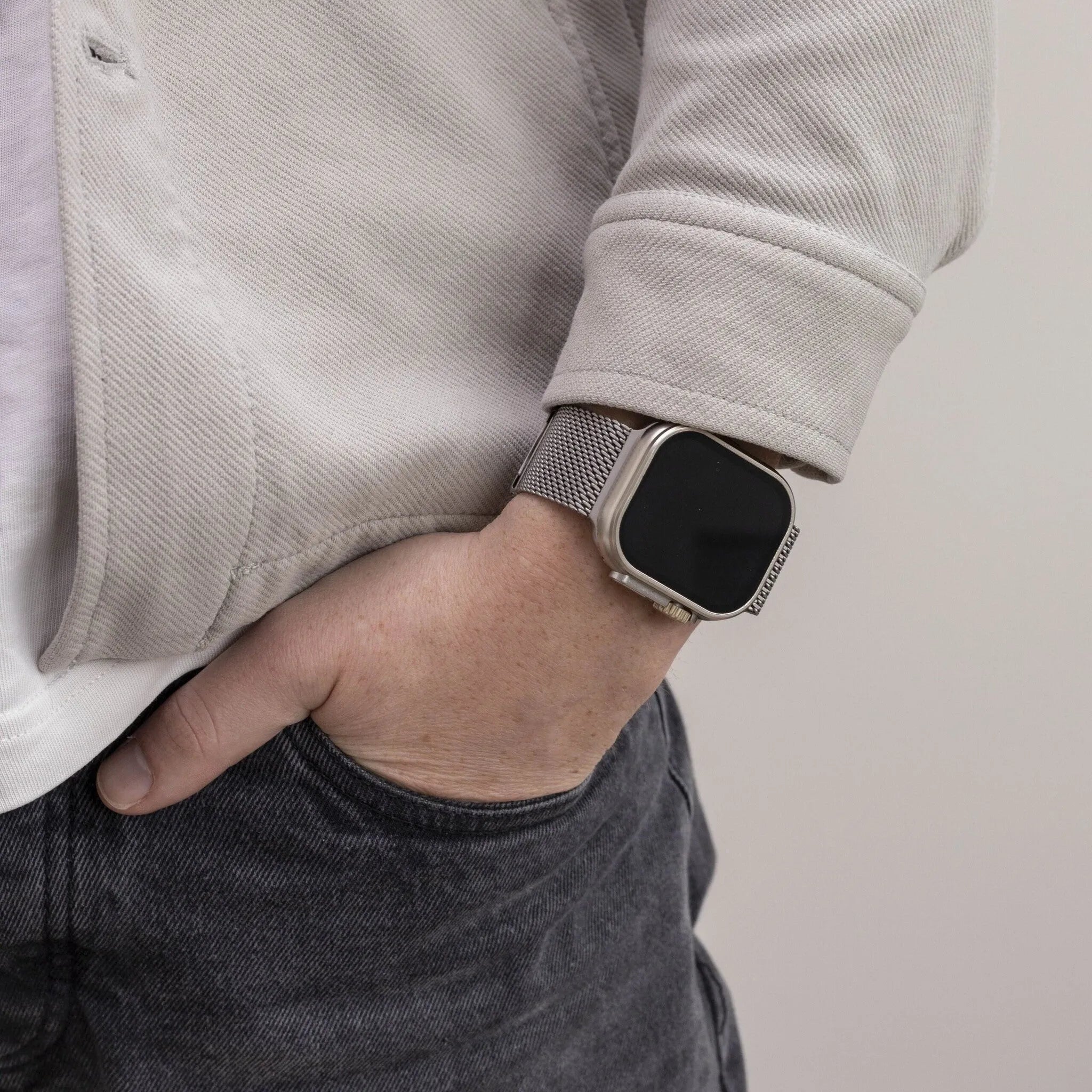 Apple Watch titanium Milanese band (titanium)