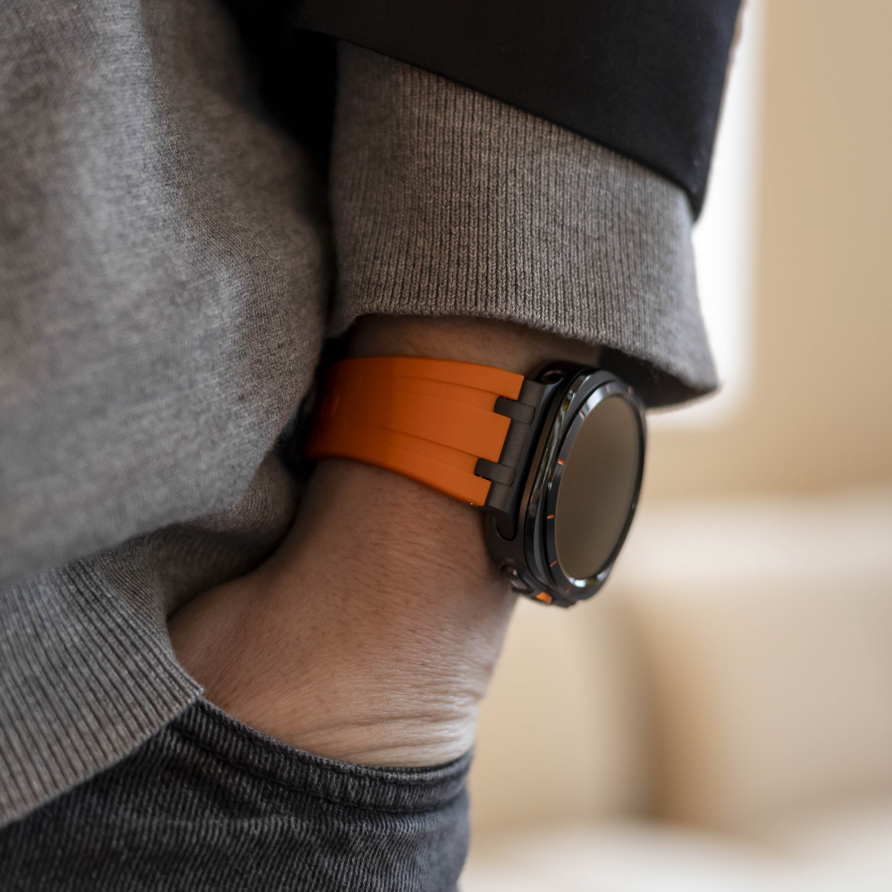 Bandz Samsung Galaxy Watch Ultra 2 siliconen band 'Luxe Liquid' (zwart met zwart)