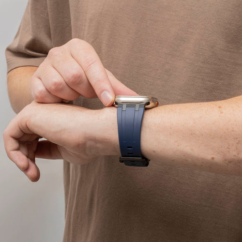 Silicone Strap 'Luxe Liquid', blue/black, lifestyle photo