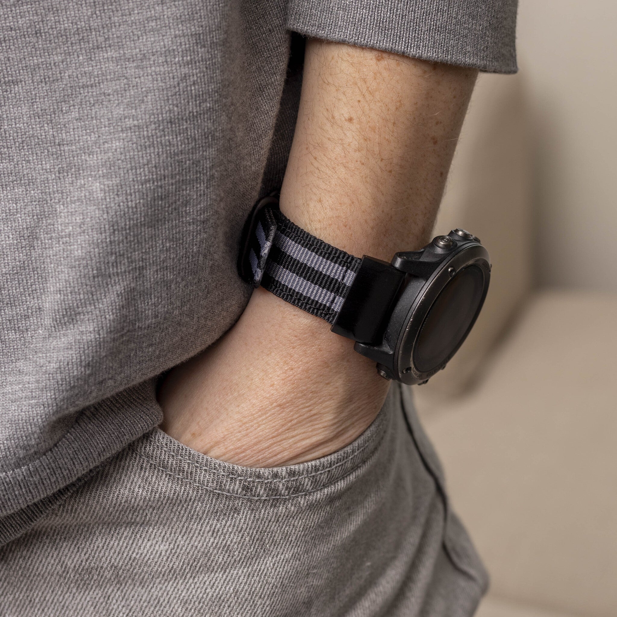 Garmin Fenix 8 Pro - 51mm nylon gesp band (zwart/grijs)