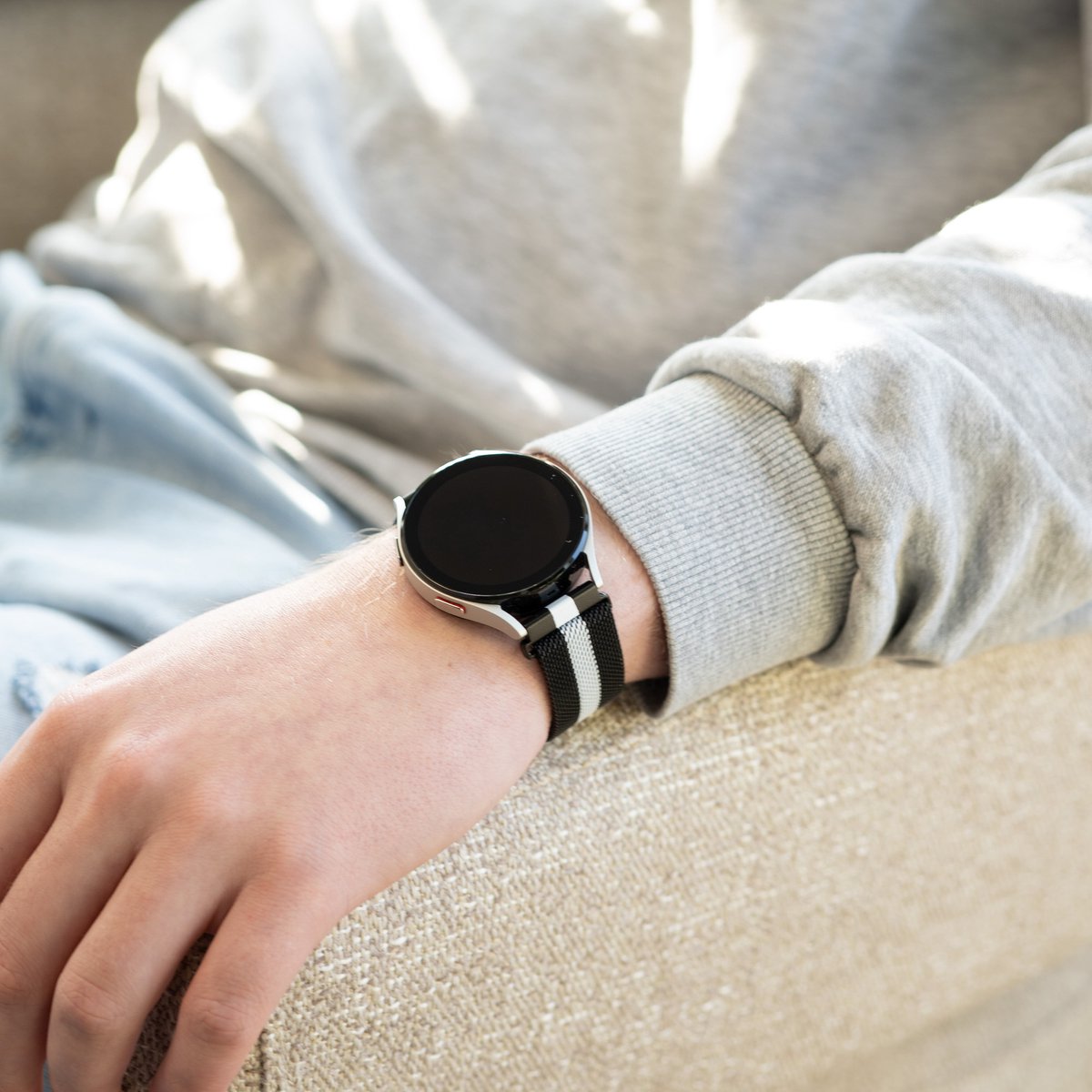 Samsung Galaxy Watch 4 Classic 46mm Milanese Strap (Black/White)