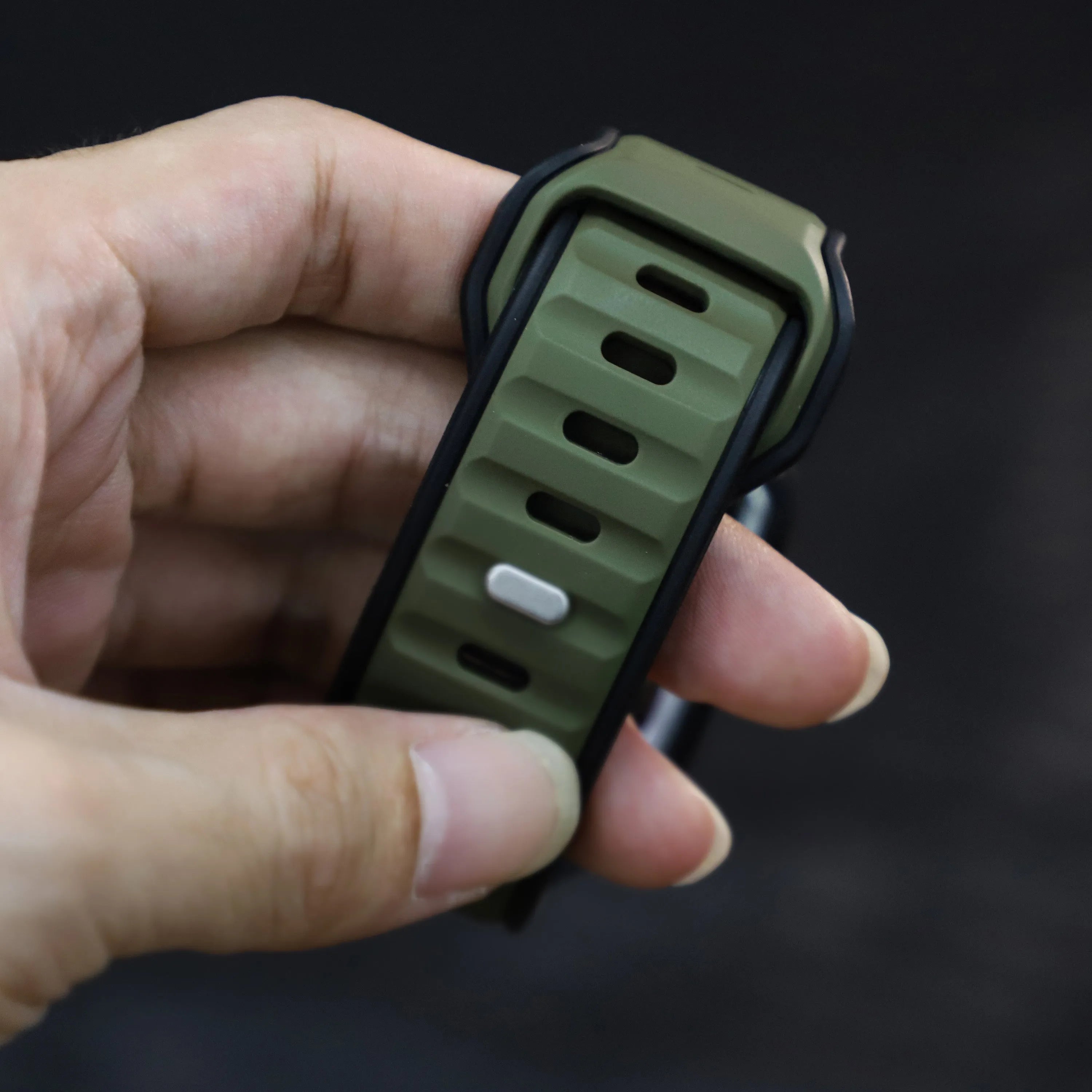 Apple Watch premium outdoor siliconen bandje (legergroen/zwart)