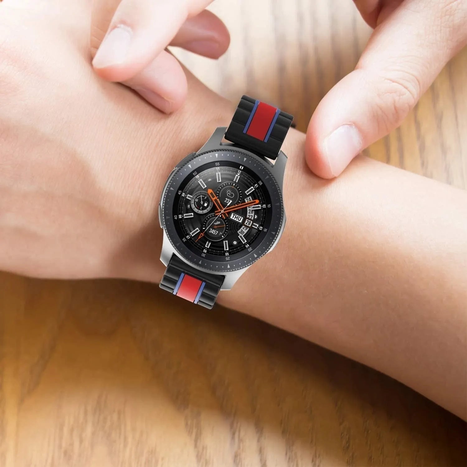 oneplus-watch-silicone-band-met-streep-zwar