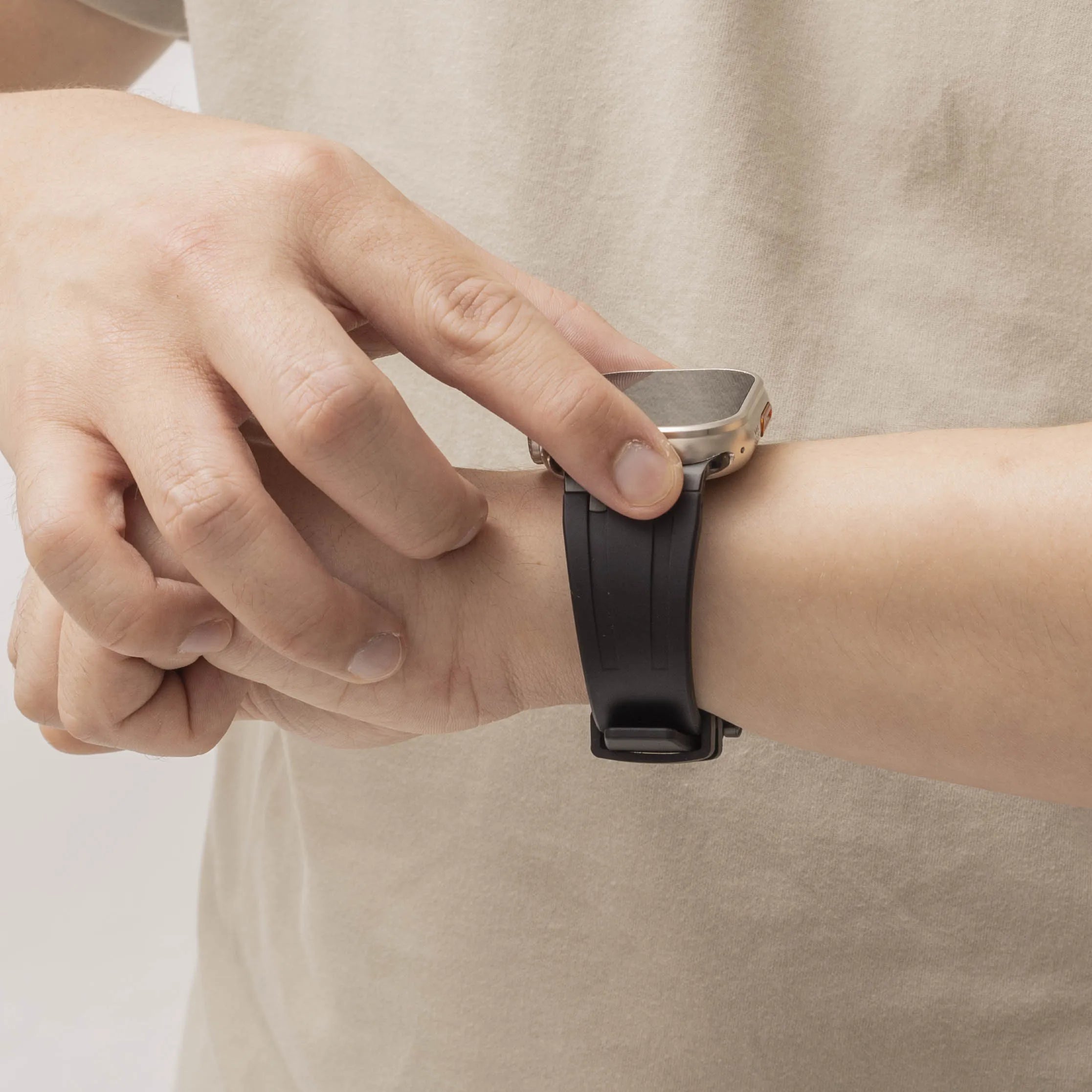 Bandz Apple Watch siliconen band 'Luxe Liquid' (zwart met zwart)