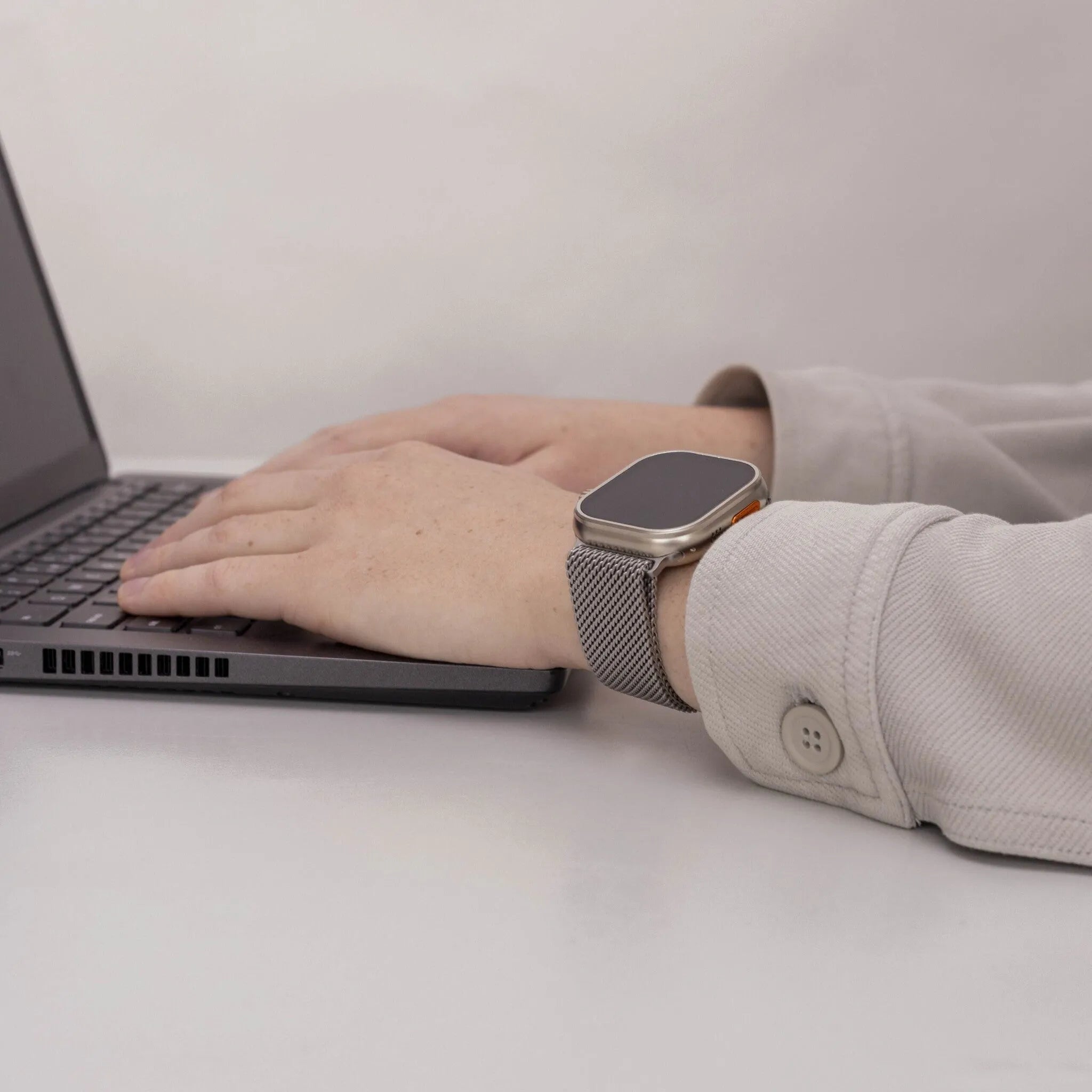 Apple Watch titanium Milanese band (titanium)