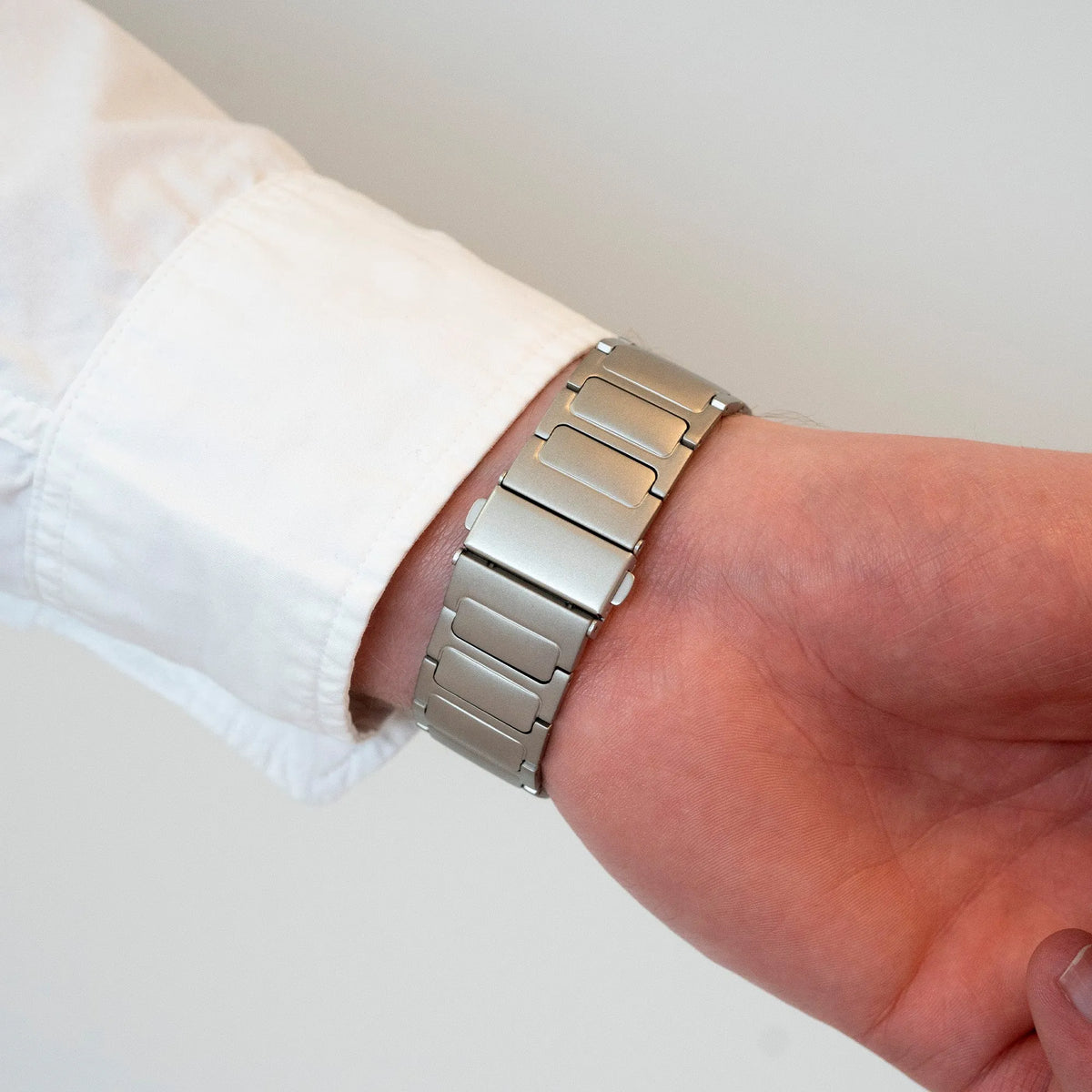 Titanium Strap 'One Push', lifestyle photo