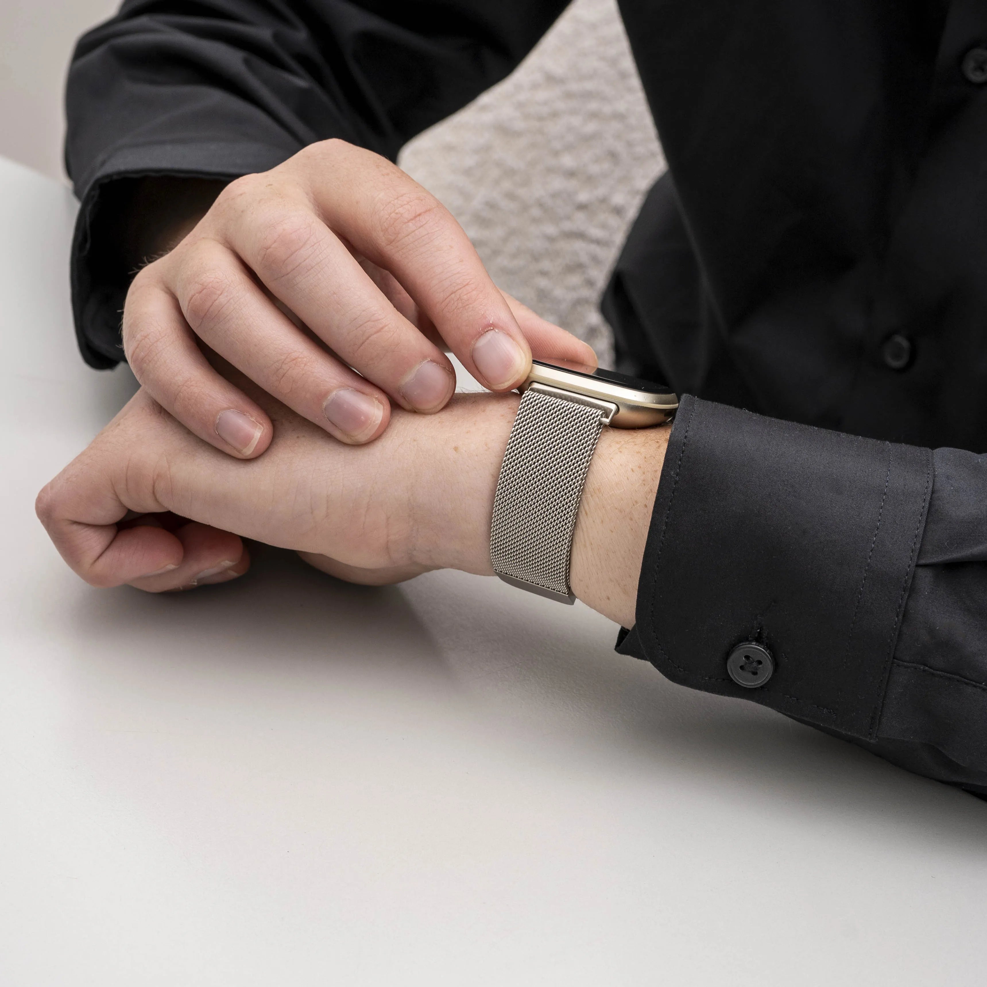 Fitbit Versa 3 Milanese band (sterrenlicht)