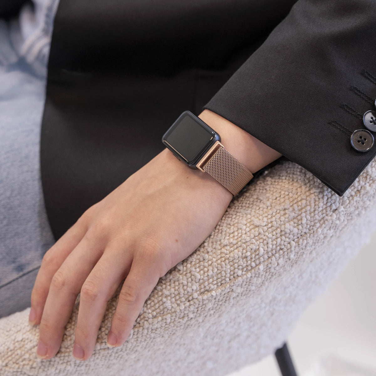 Milanese Strap, rose gold, lifestyle photo