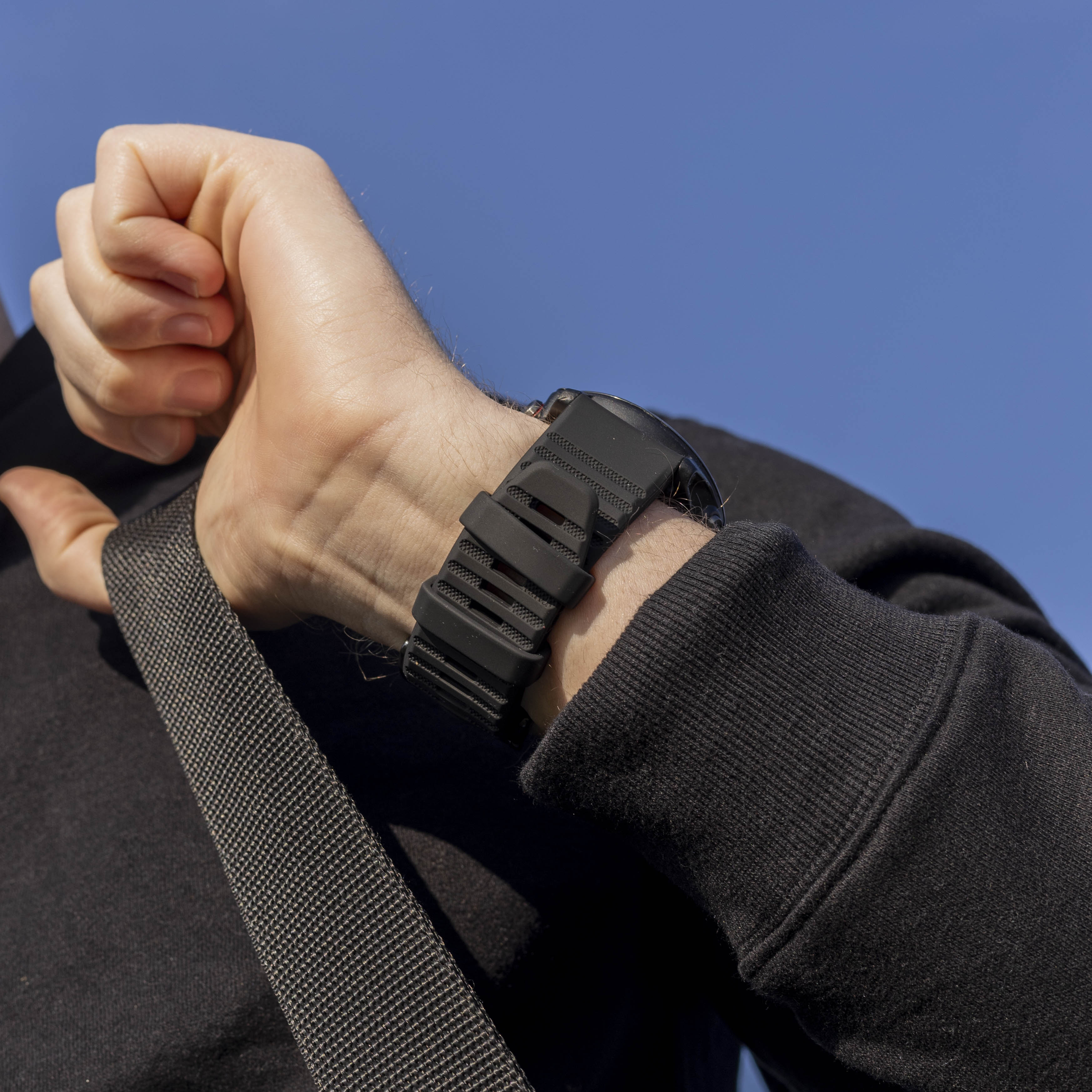 Bandz Garmin Quatix 3 / 6x / 7x Solar siliconen band met gesp (zwart)