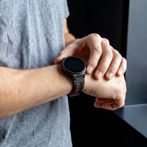 Garmin Forerunner 235 sport bandje (zwart/rood)