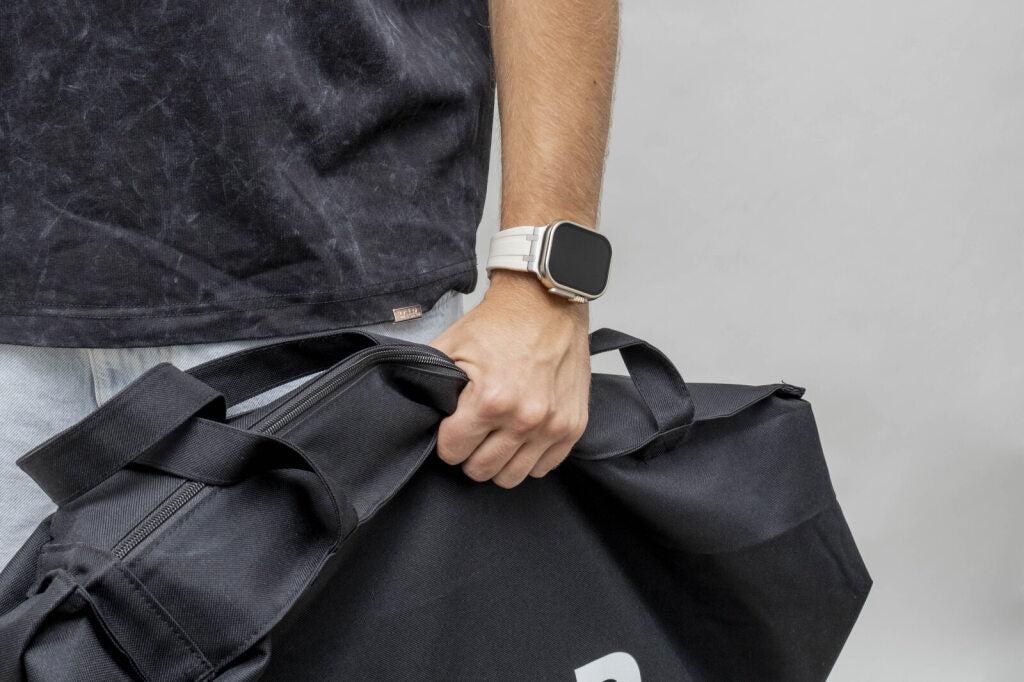 BALR Apple Watch Ultra liquid siliconen band (beige/titanium)