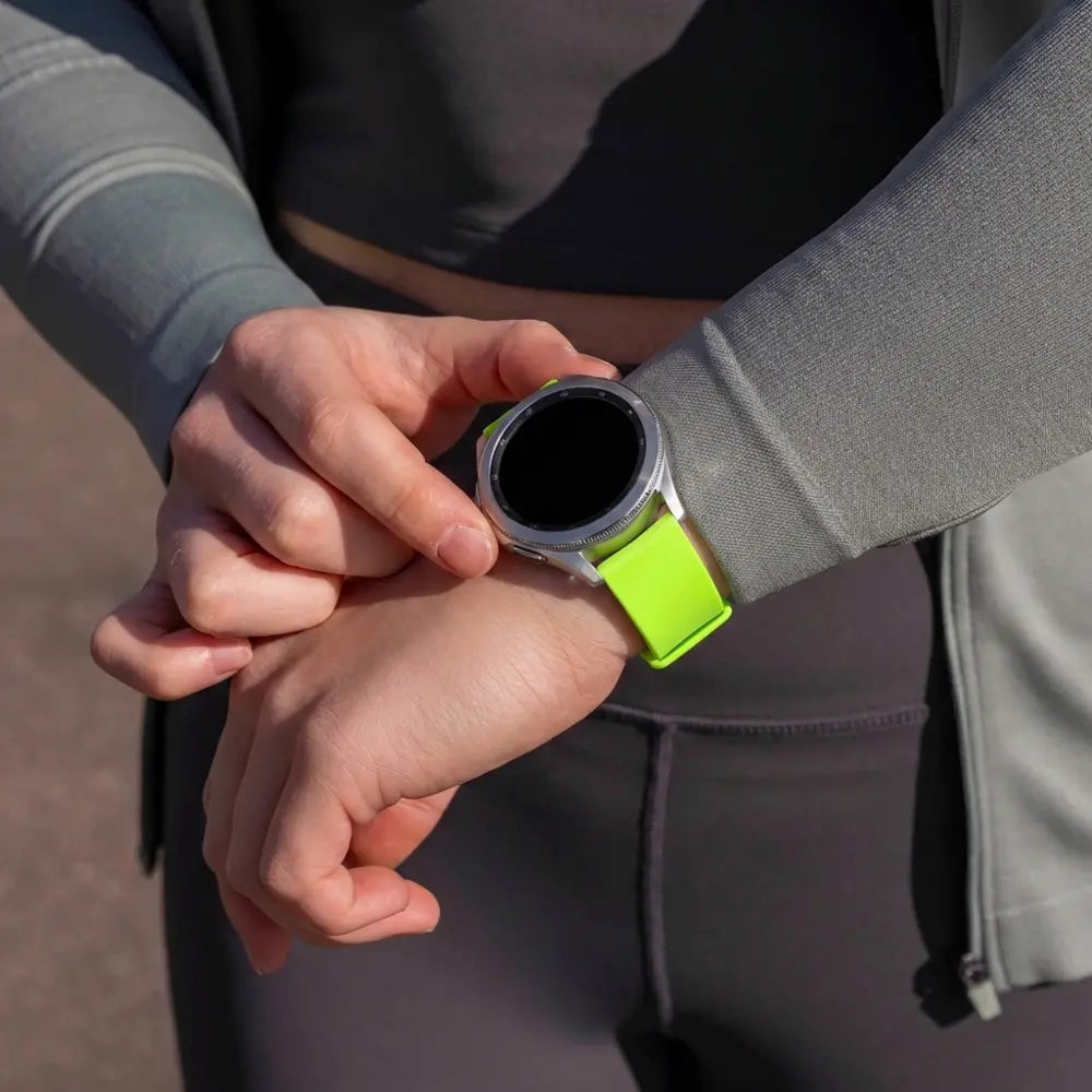 Samsung Galaxy Watch 6 Classic 43mm sport band (lichtgroen)